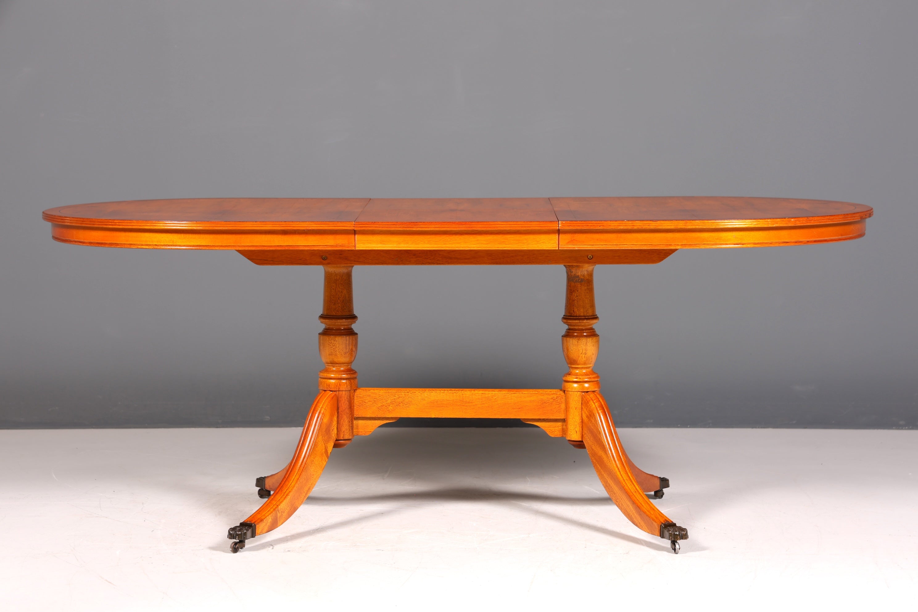 Magnifique table de salle à manger extensible de style anglais ancien, table de cuisine des années 60, en bois d&