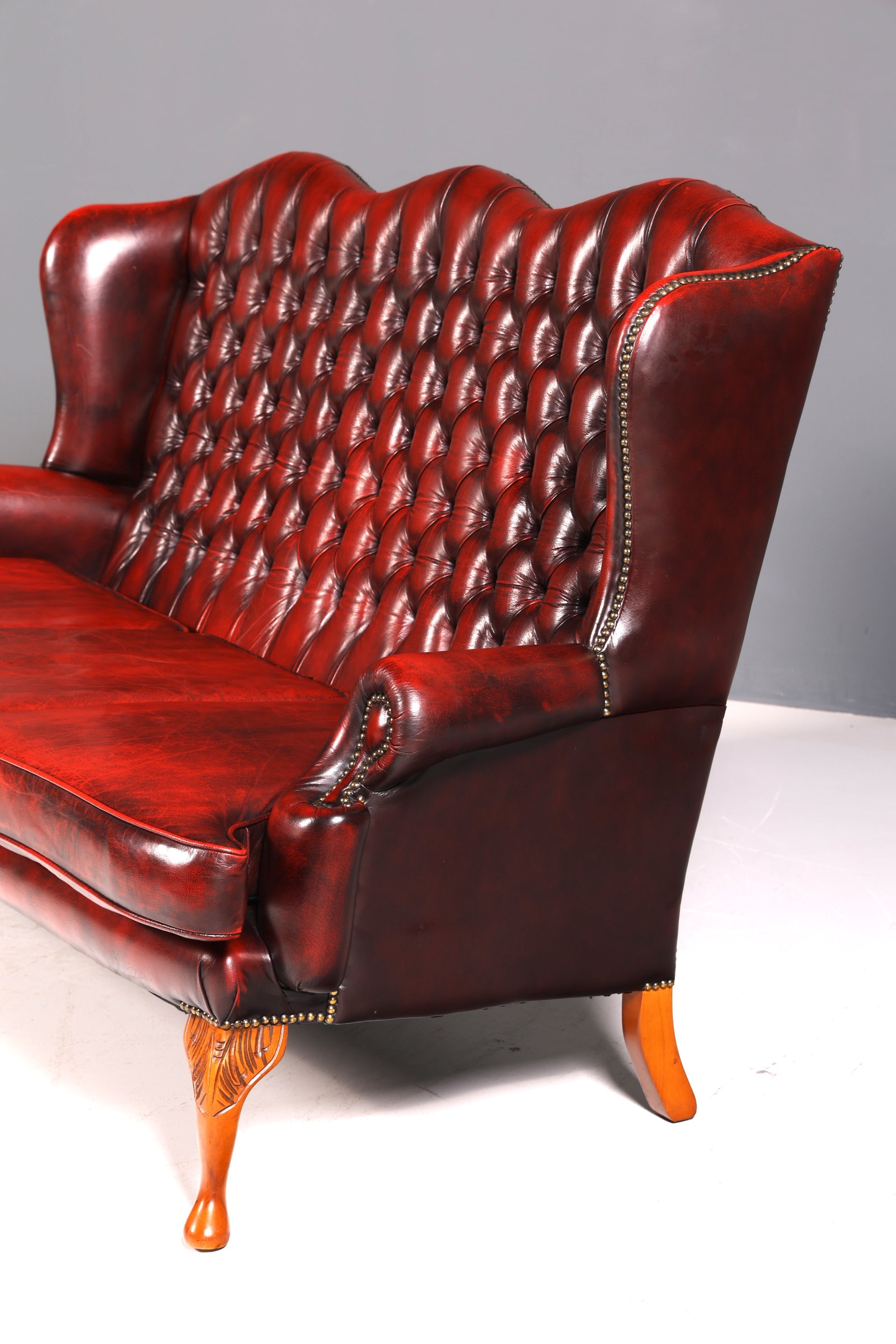 Wunderschönes Original Chesterfield Queen Anne Sofa 3er Sofa Englische Leder Couch Polstersofa Antik England