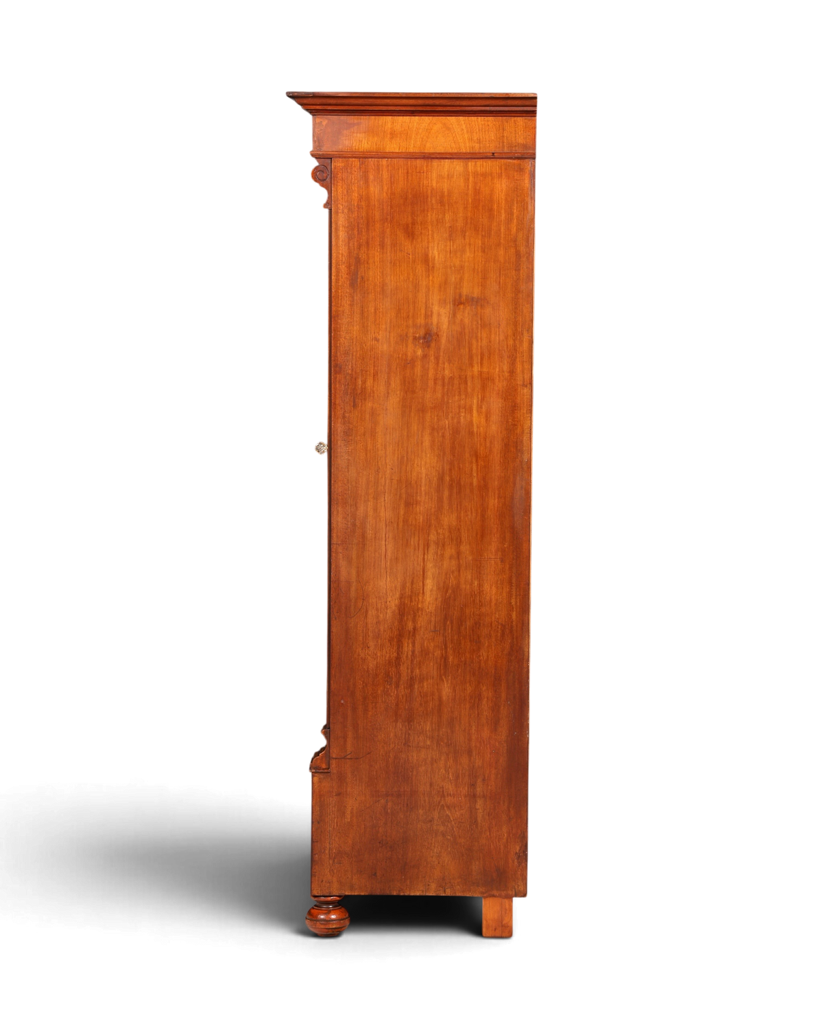 Hauptstadt Möblerei Gründerzeit Kleiderschrank aus massivem Holz mit schöner Maserung, Seitenansicht um 1880