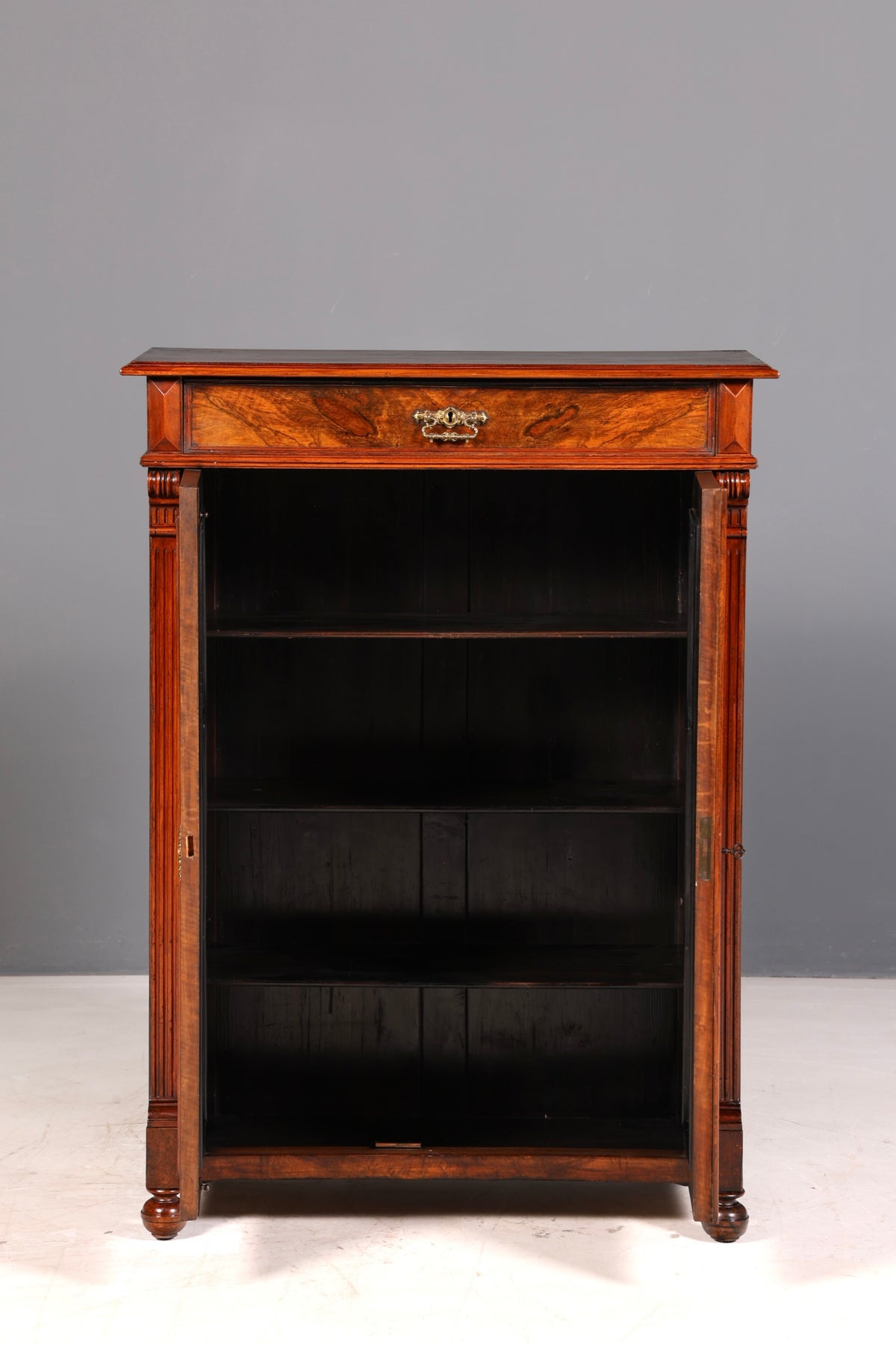 Stilvoller Gründerzeit Schrank Antik Vertiko Jugendstil Kommode Dielenschrank Massivholz