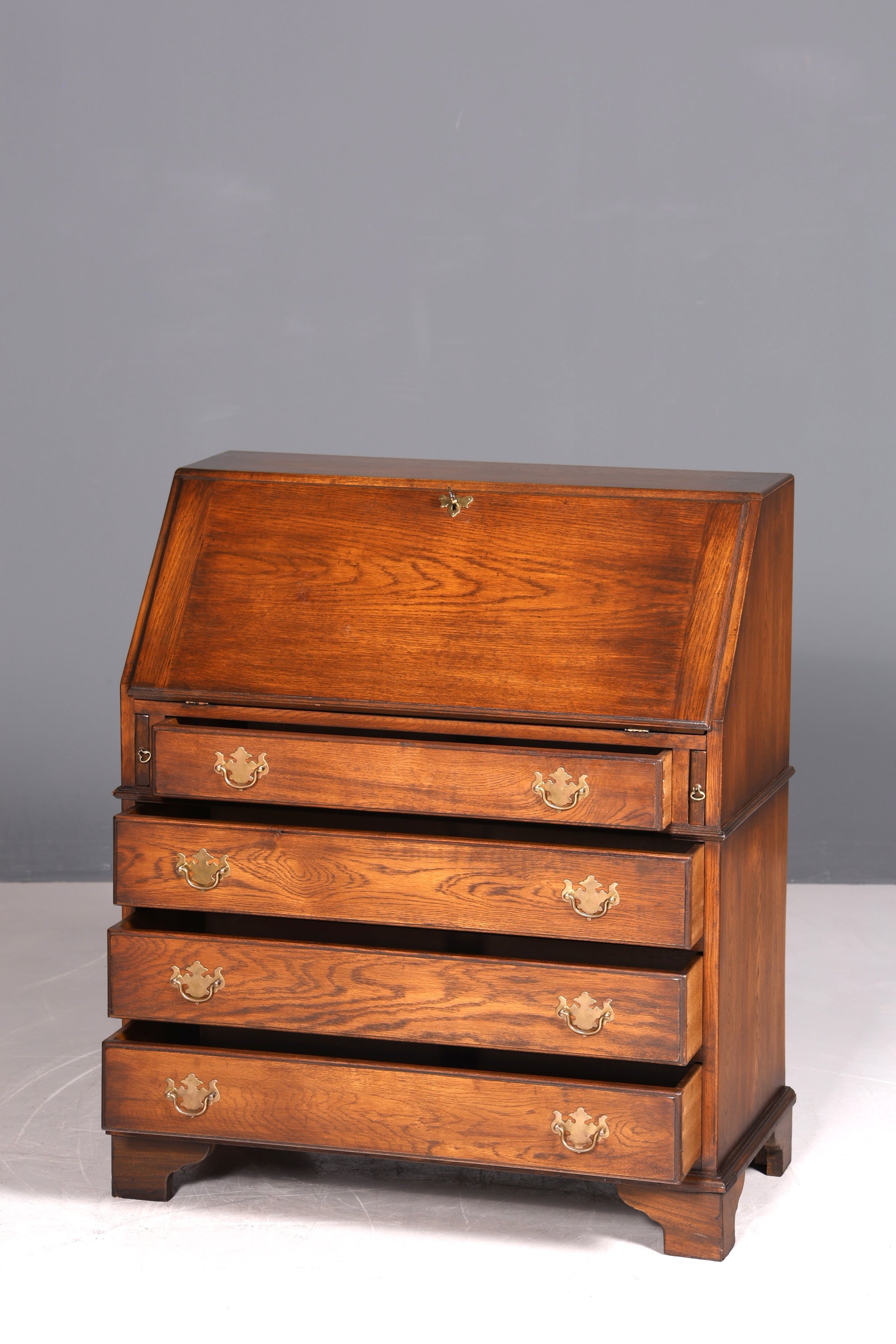 Bureau secrétaire anglais élégant, reproduction en chêne, table de bureau Bevan Funnell, bureau à écrire