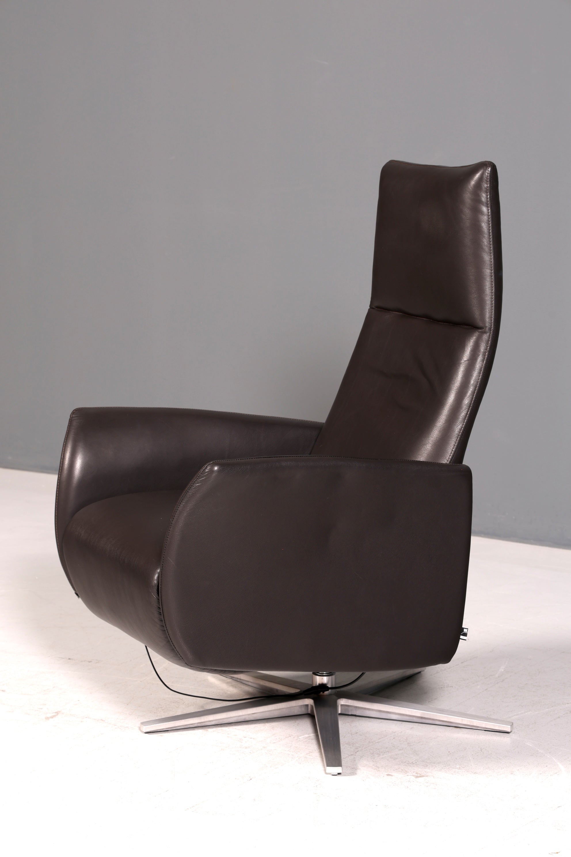Wunderschöner Mid Century Relaxsessel echt Leder Fernsehsessel elektrisch verstellbar Lesesessel Komfort Design Ledersessel