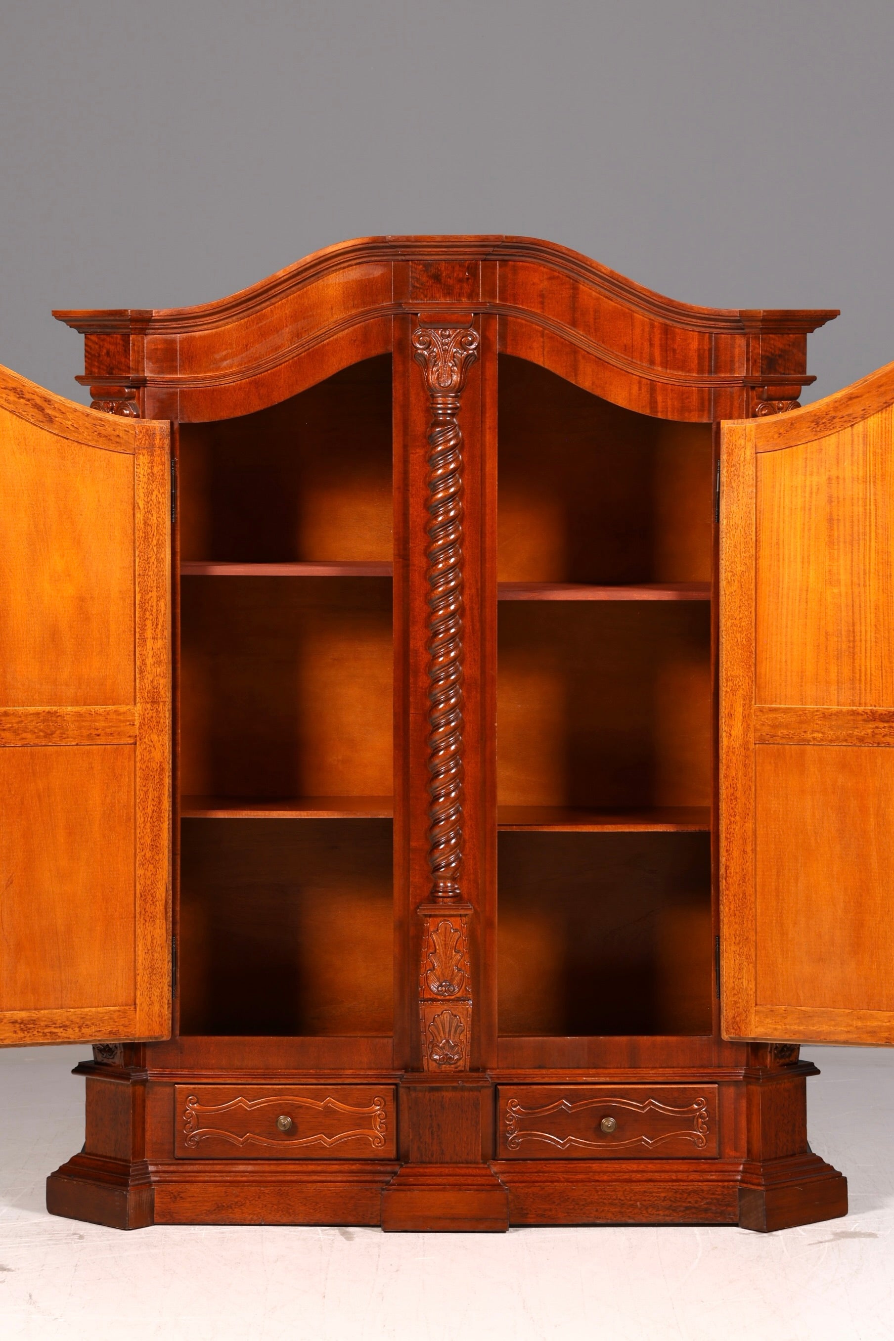Beeindruckender Barock Stil Kleiderschrank Dielenschrank Schrank Antik Massivholz Vintage