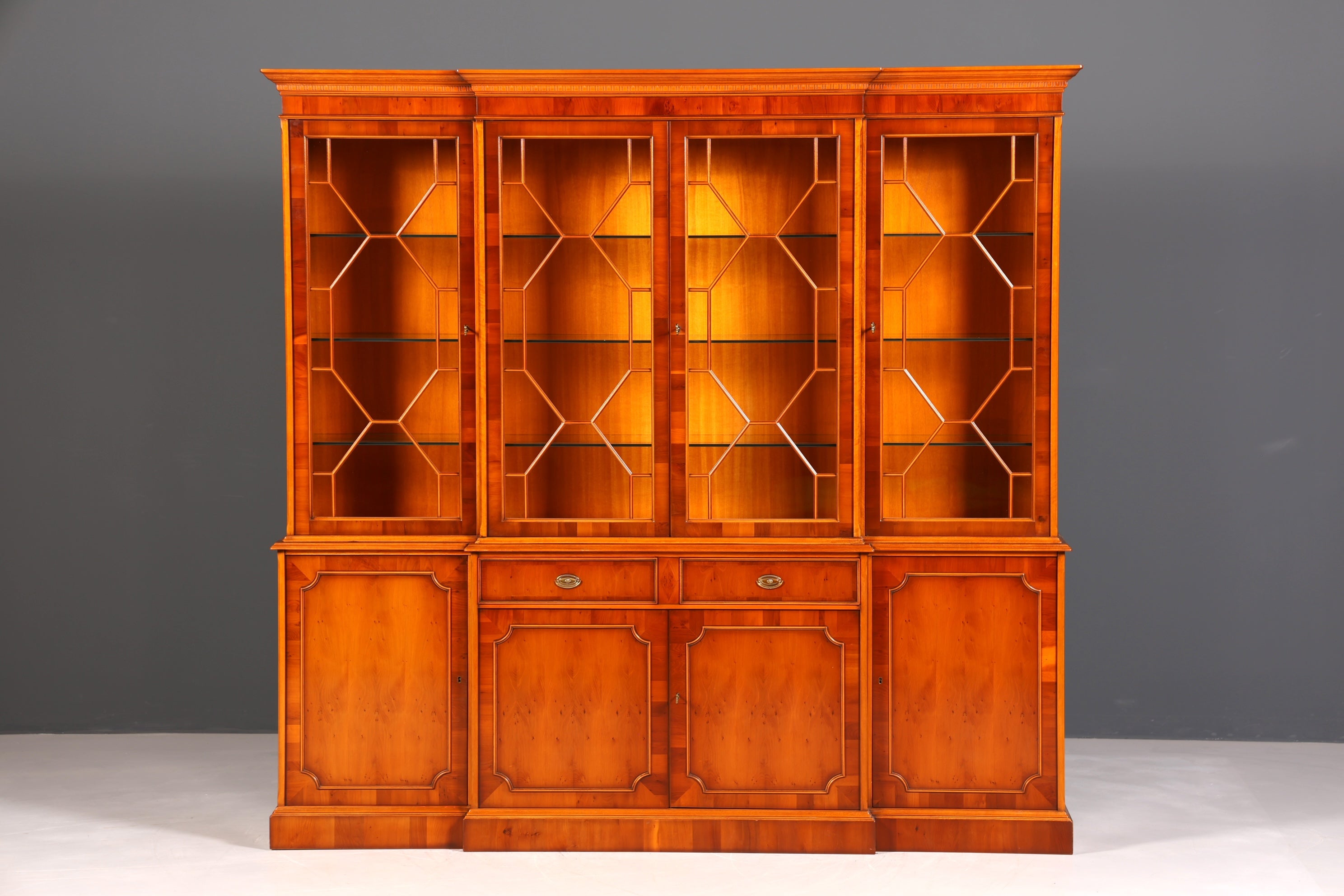 F947 Finish cm Wunderschöne Original Heldense Vitrine Englische Eibe Bücherschrank Buffet Antik Stil Glasvitrine