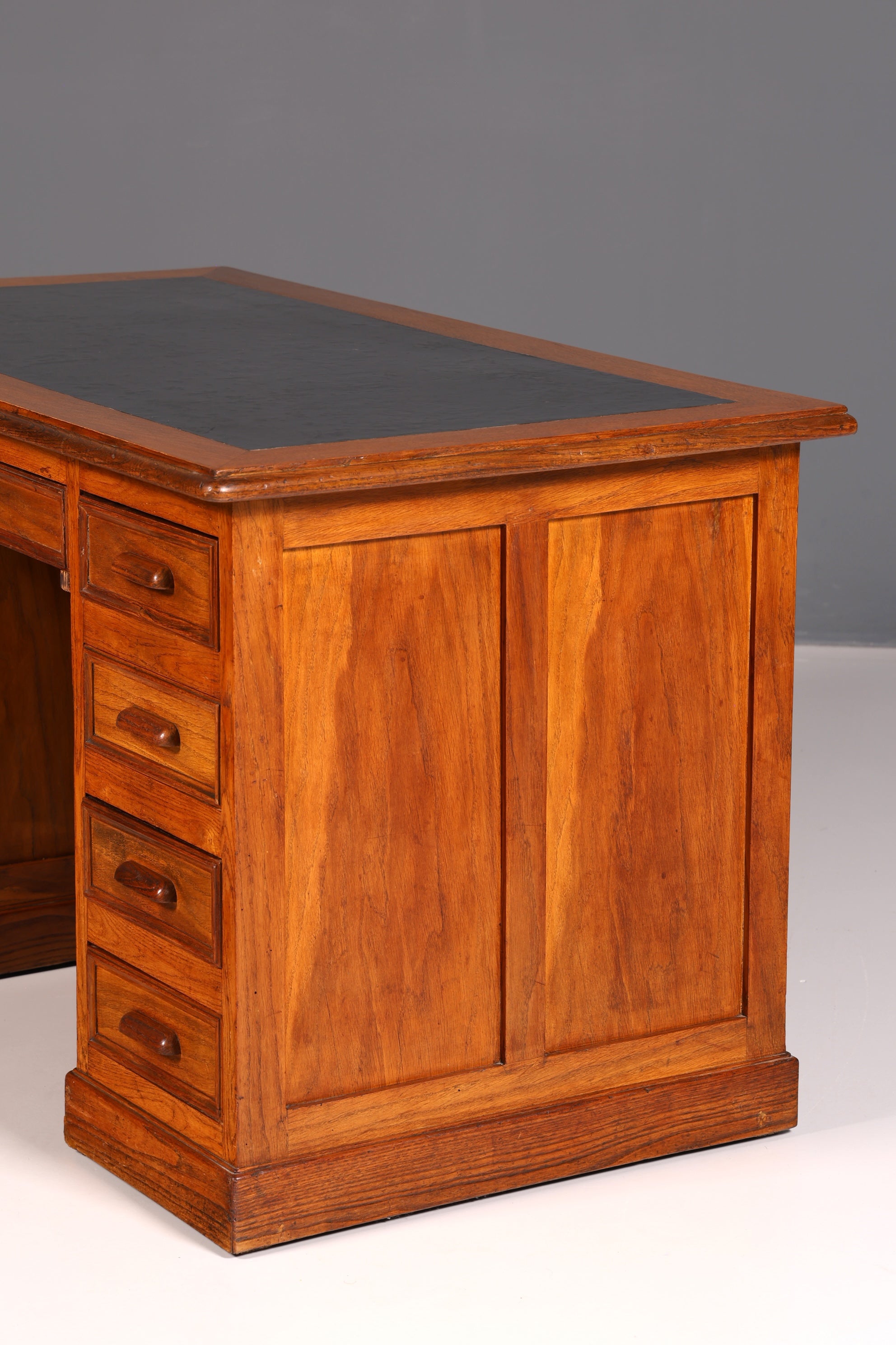 Magnifique bureau de style Bauhaus et Art déco, table de bureau en chêne antique vintage