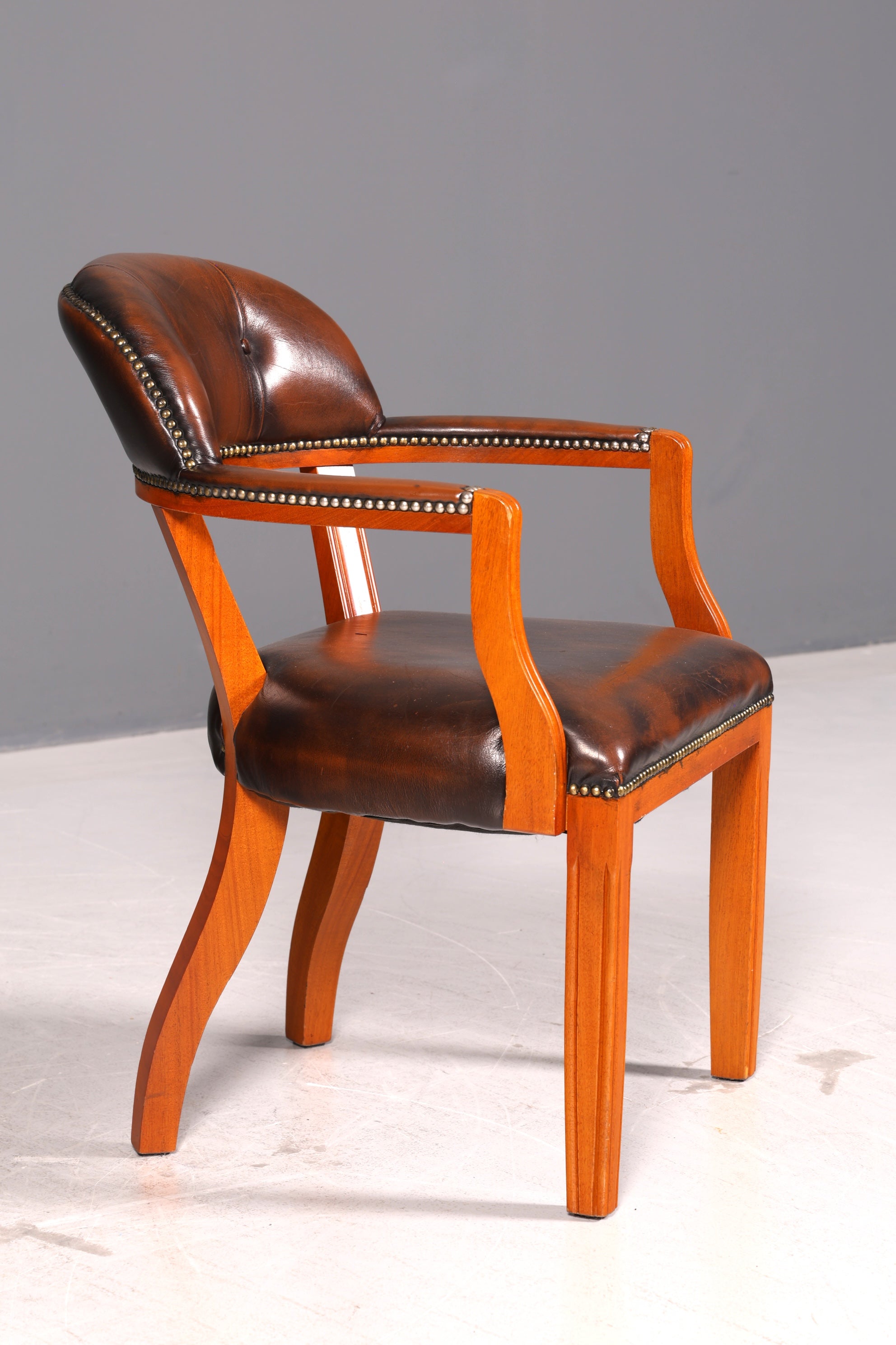 Wunderschöner Chesterfield Armlehnstuhl Braun Echt Leder Englisch Bürostuhl Schreibtischstuhl Sekretär Stuhl Court Chair 1 von 4