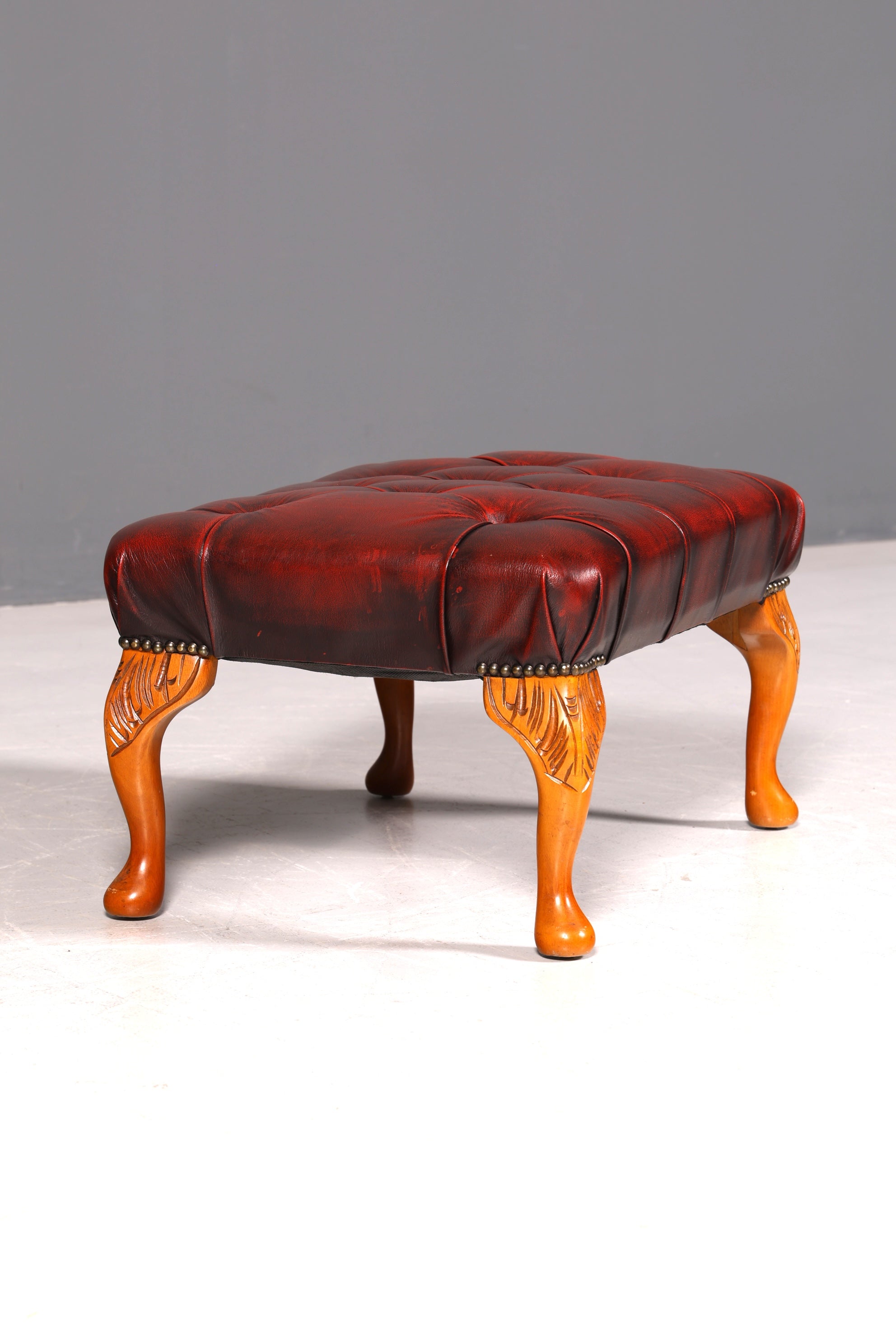 Original Chesterfield Hocker Echt Leder Englischer Fußhocker UK Englisch Oxblood Fußablage Antik