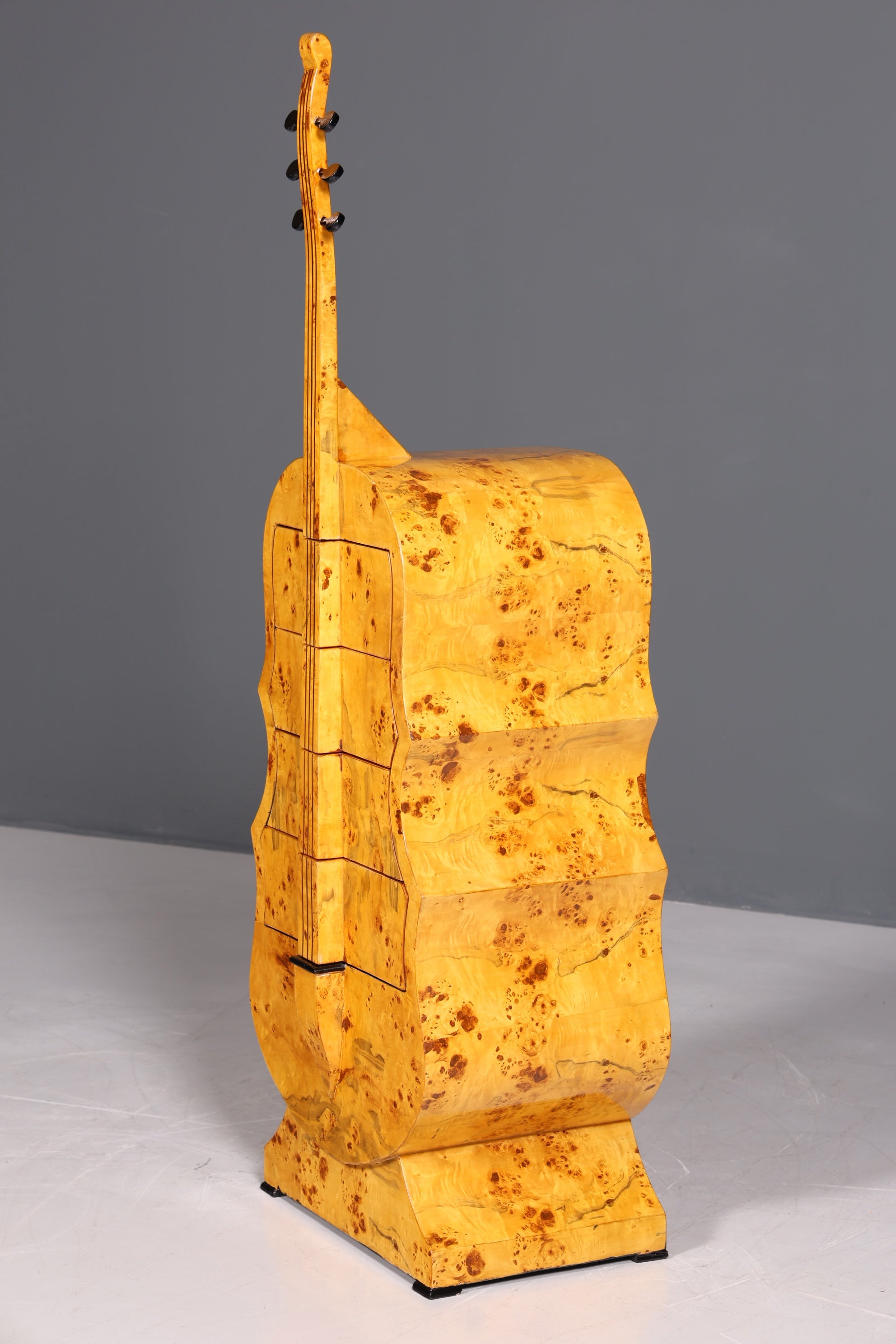 Commode onirique de style Art déco en forme de contrebasse, en bouleau, style Vertiko, commode à tiroirs, commode en forme de guitare