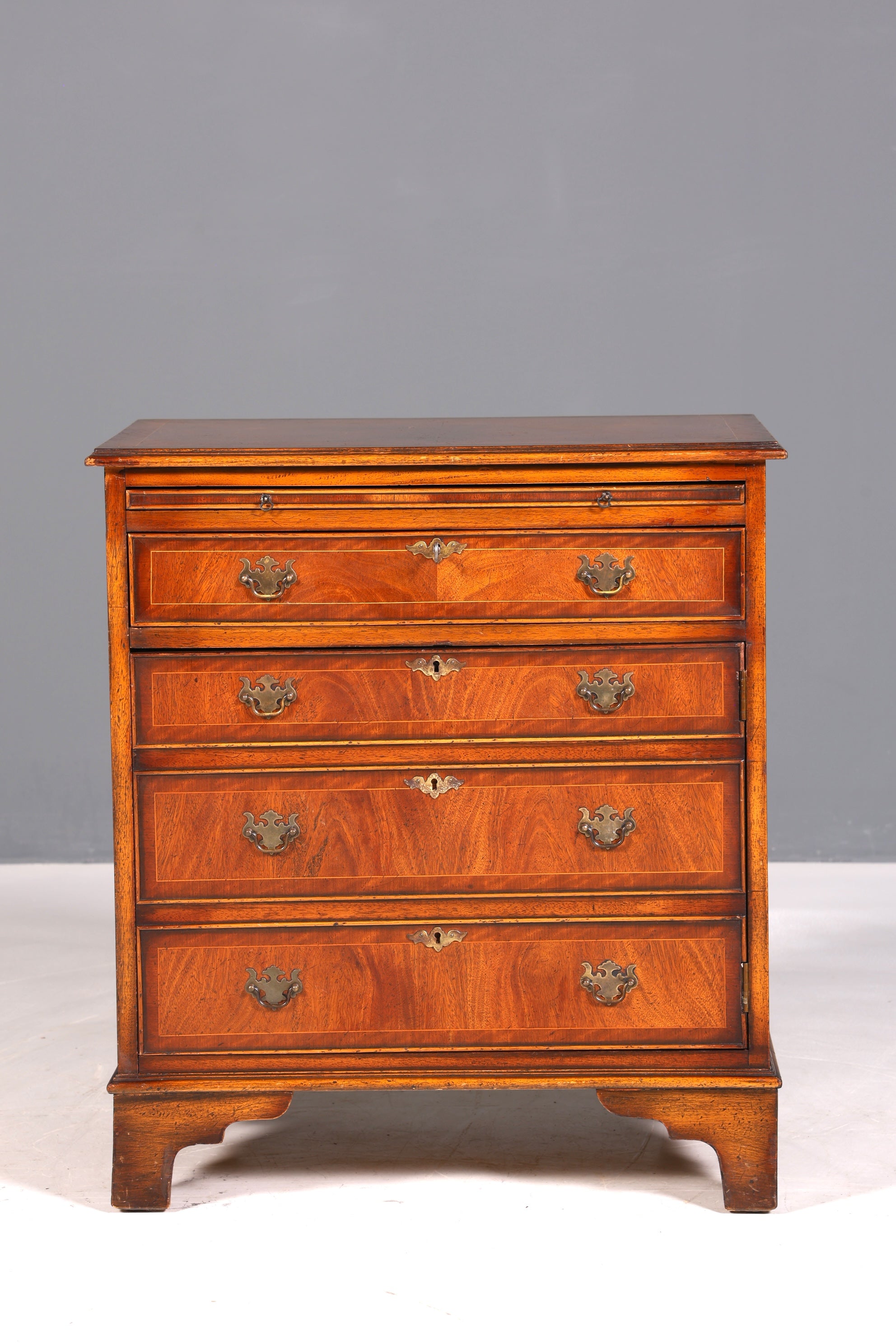 Magnifique commode anglaise en if, reproduction Longdale, meuble fabriqué au Royaume-Uni