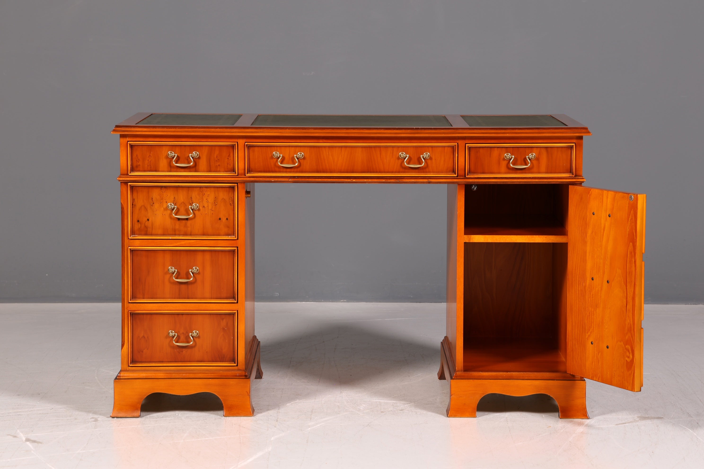 Beautiful English Desk Yew Genuine Leather Top Antique Style Office Desk Executive Desk