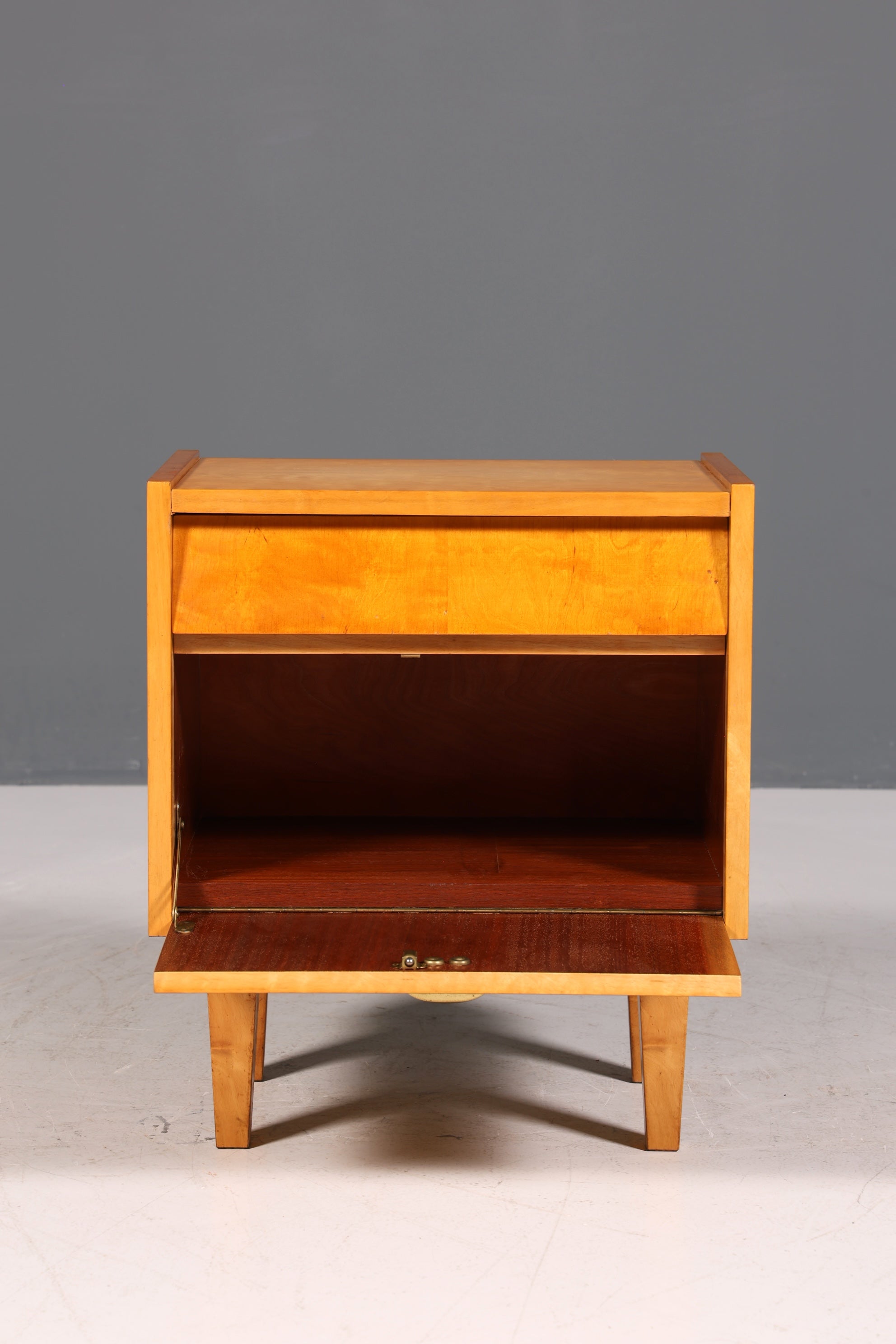 Commode vintage simple du milieu du siècle, meuble pliant, table de chevet de design danois, 1 sur 2