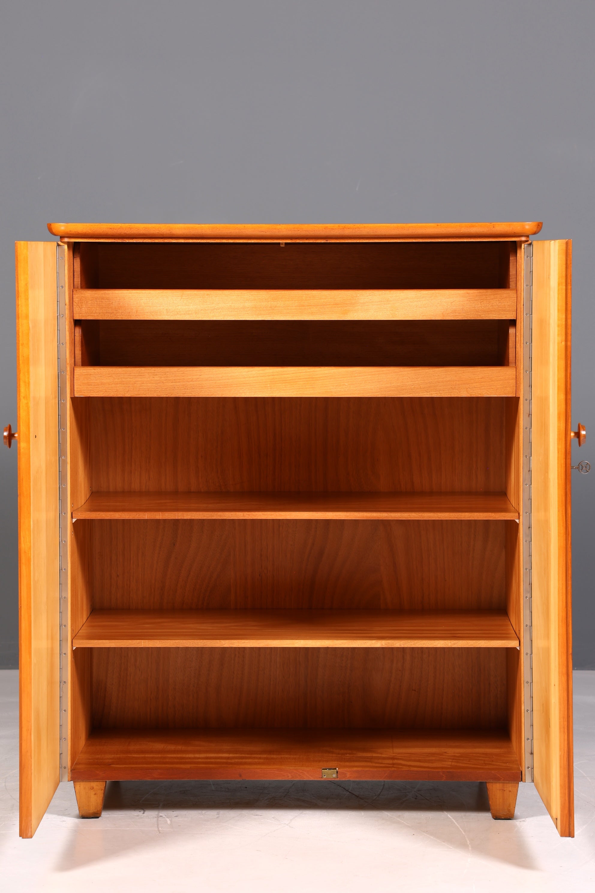 Magnifique meuble de style mid-century, armoire à linge des années 1960, classeur, commode