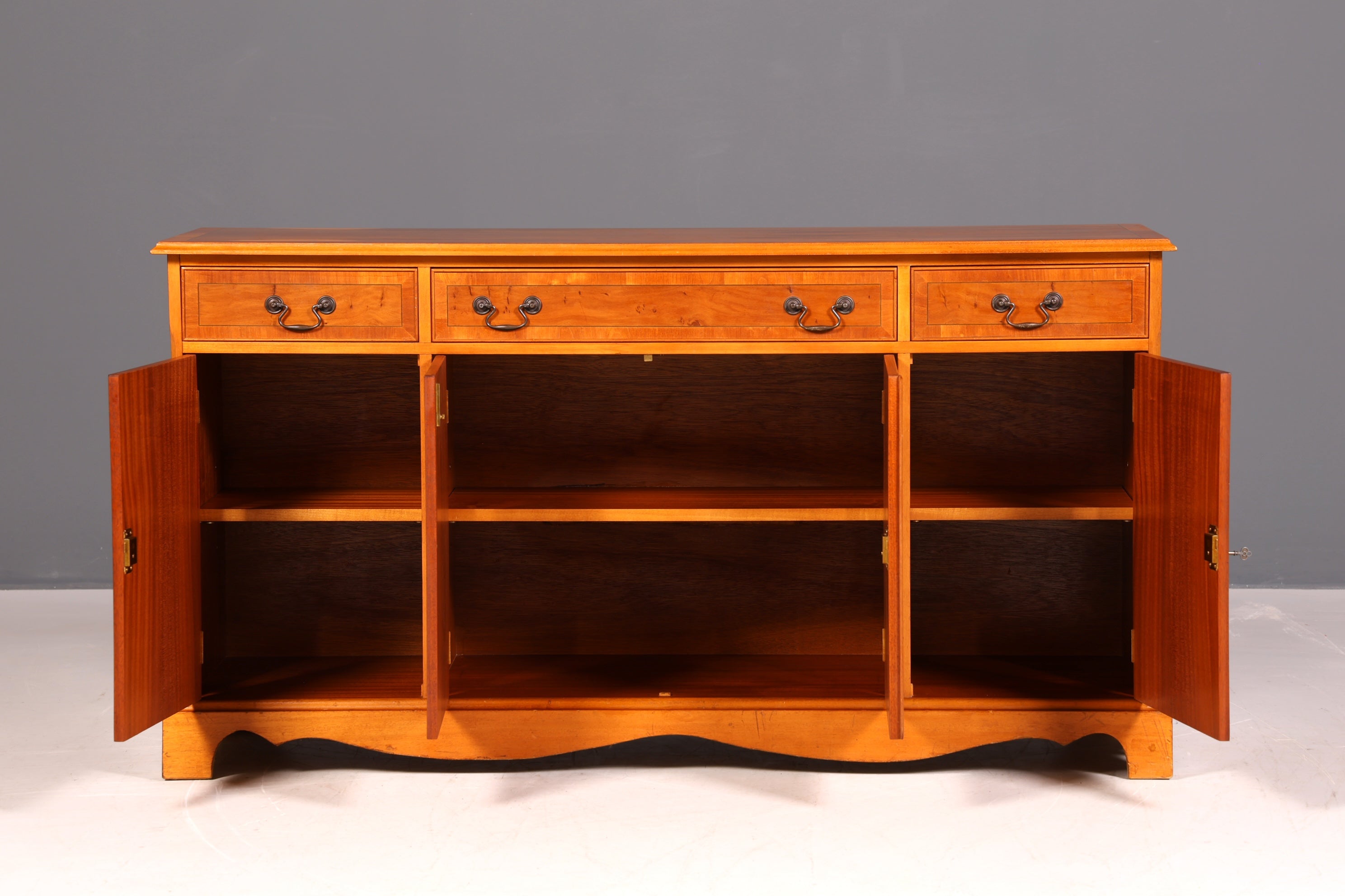 G204 Finish cm Wunderschönes Englisches Sideboard Eibe Schrank Antik Stil Buffetschrank Kommode (Kopie)