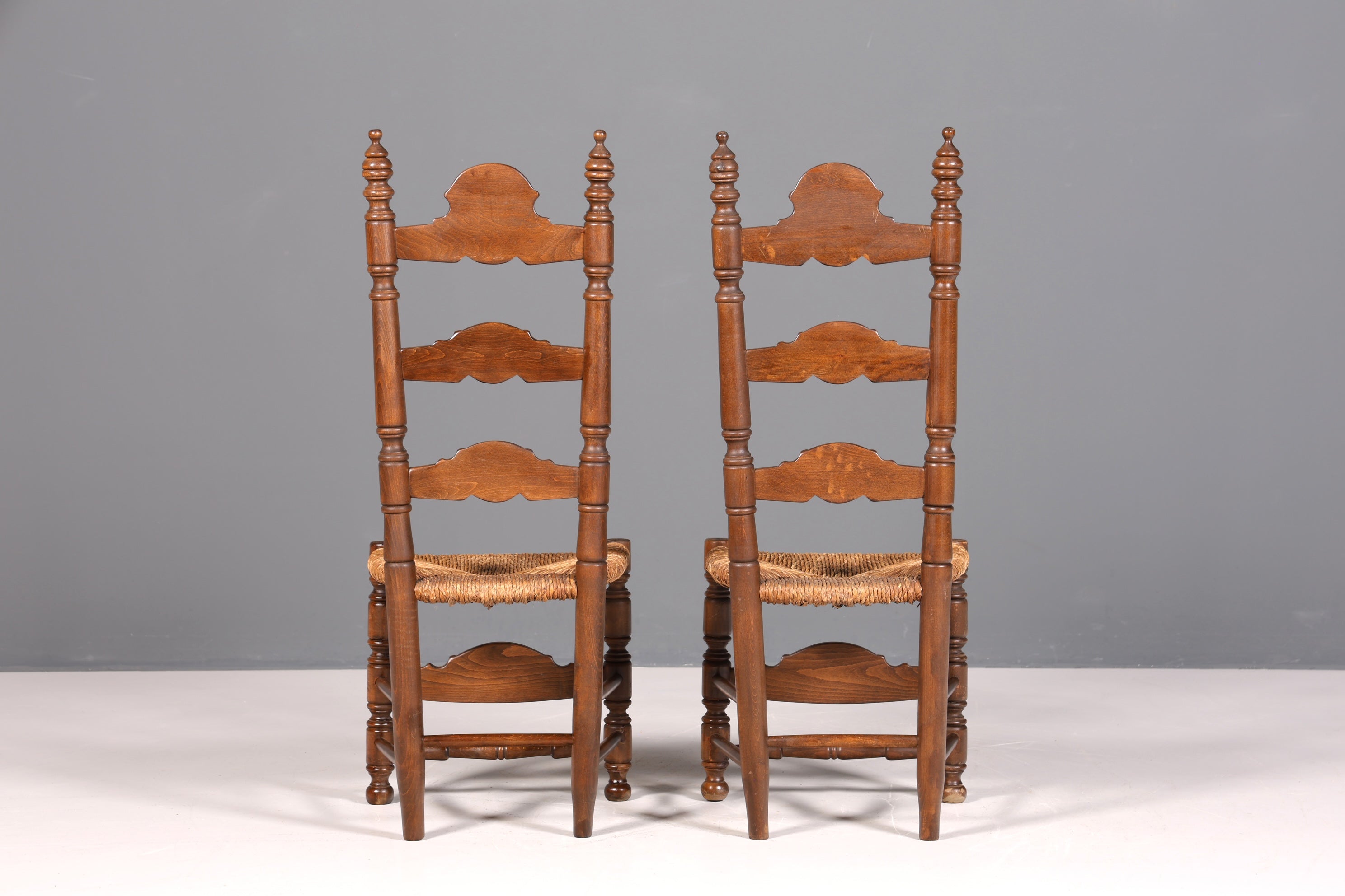 Ensemble de 2 magnifiques chaises espagnoles en rotin rustique, chaises de cuisine