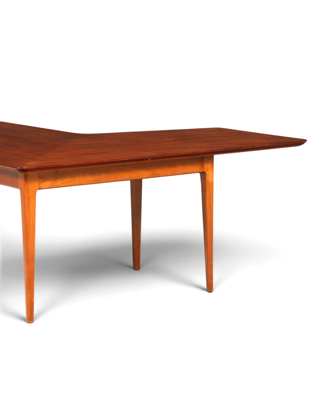 Hauptstadt Möblerei Mid-Century Couchtisch aus Holz mit elegantem Design und konischen Beinen im 70er Jahre Stil