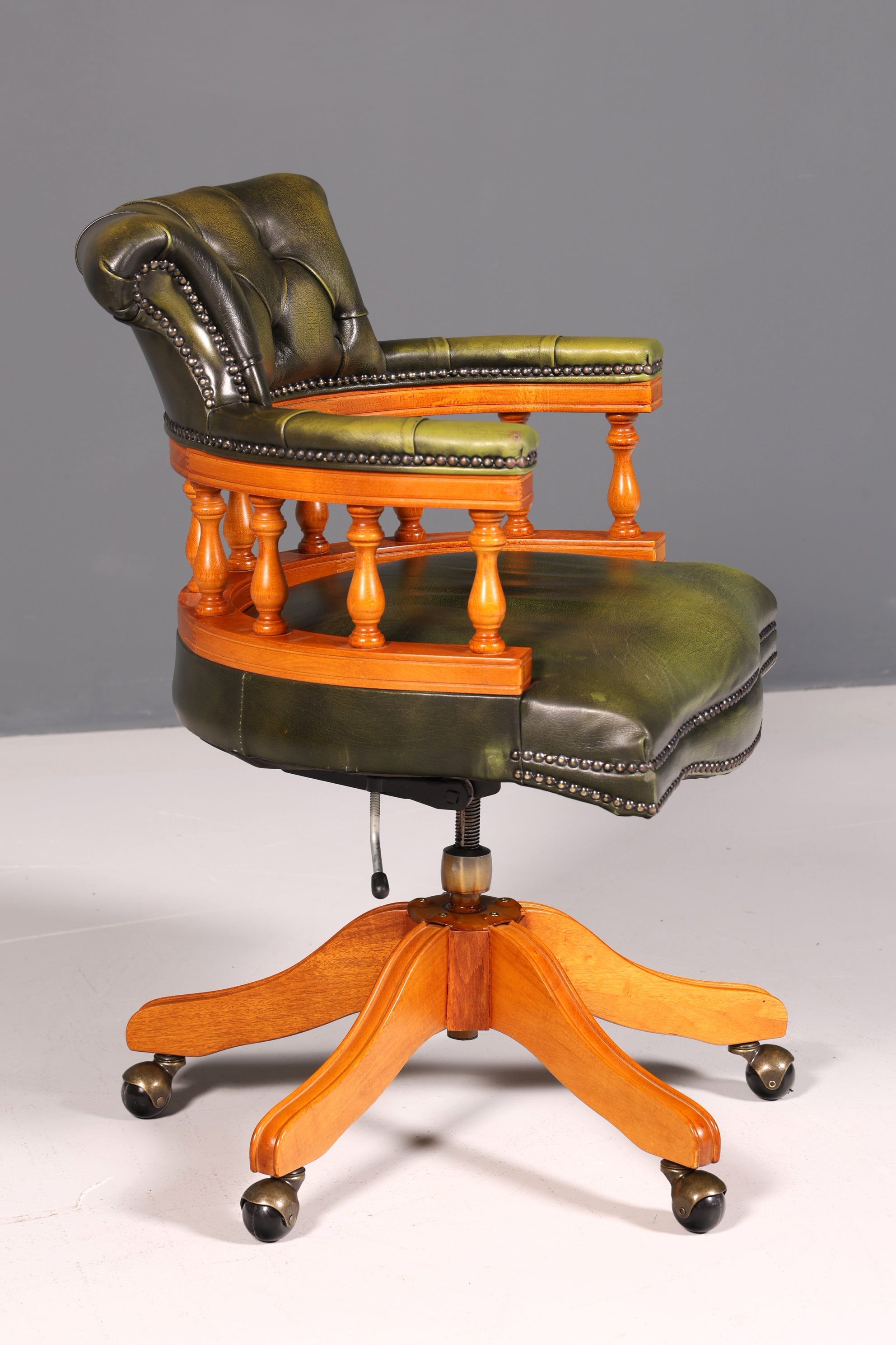 Original Chesterfield Centurion Captain Chair Englisch Grün Echt Leder Sessel Armlehnsessel
