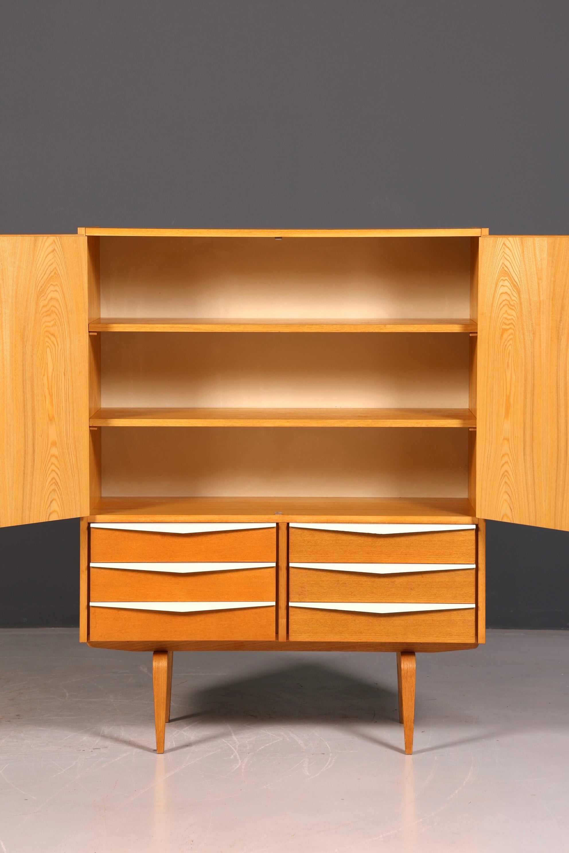 Wunderschöner Hellerau Schrank Modell 427 Mid Century Vintage Aktenschrank Highboard Vertiko Wäscheschrank