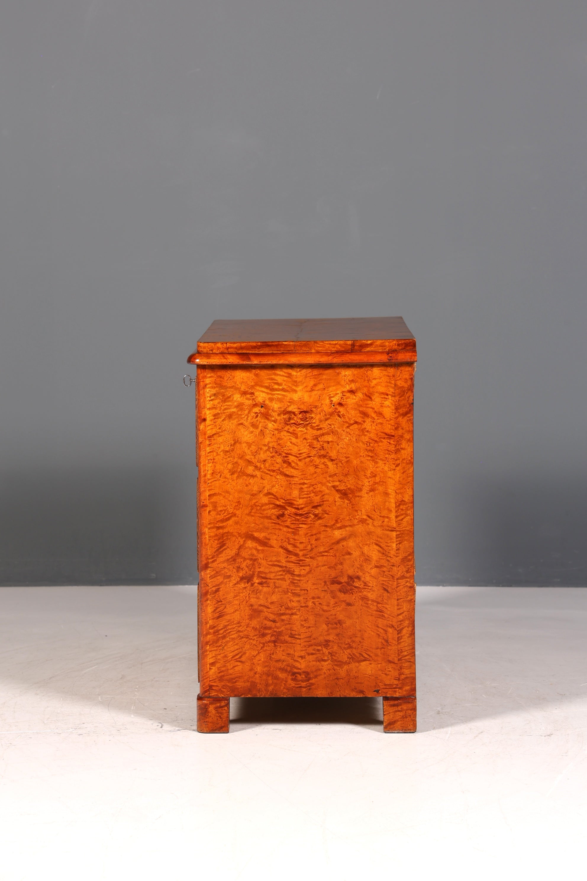 Belle commode ancienne de style Biedermeier Louis-Philippe, commode à linge