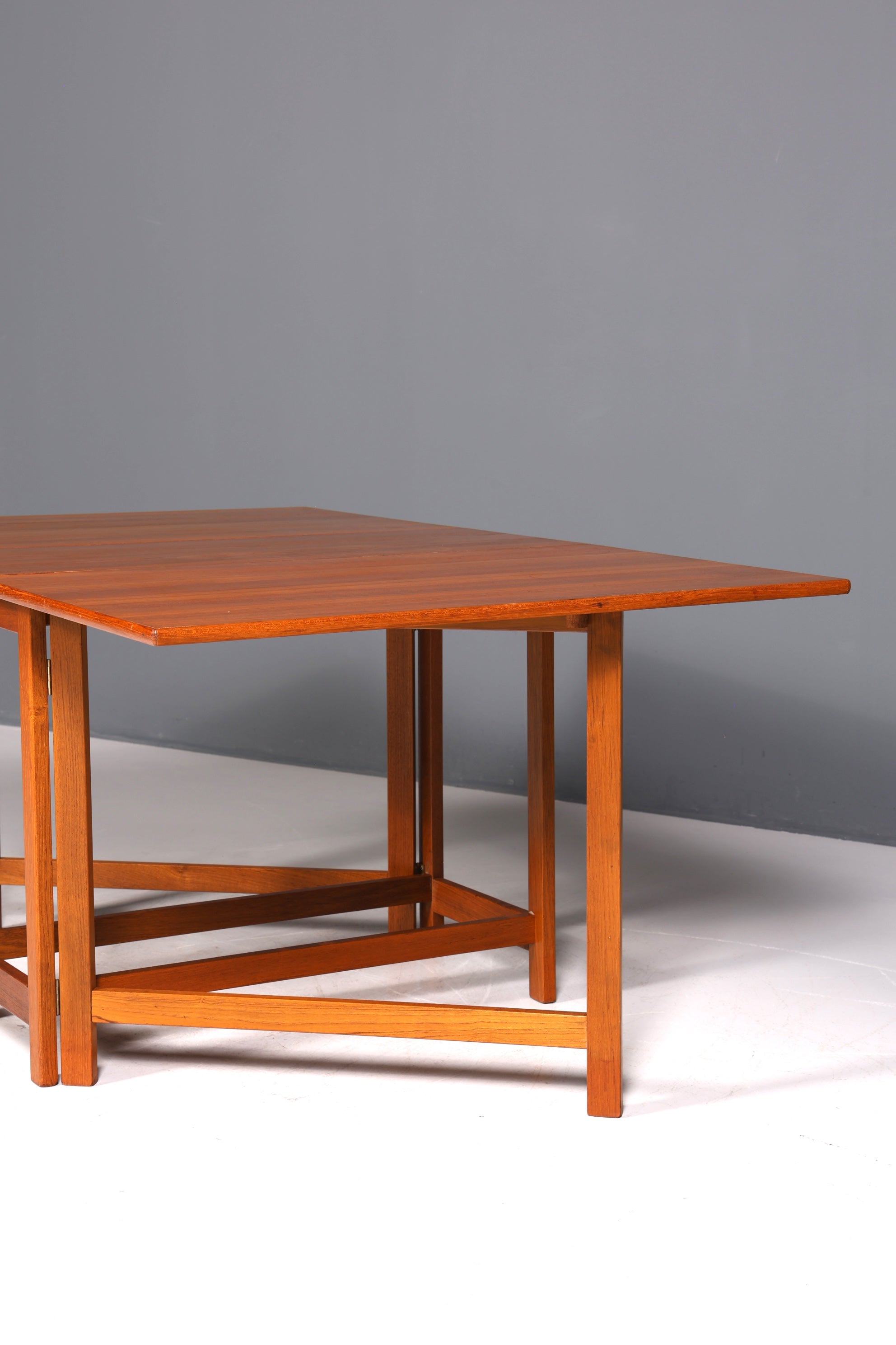 Table de salle à manger extensible de style mid-century, design danois, table en teck par Brdr. Furbo.