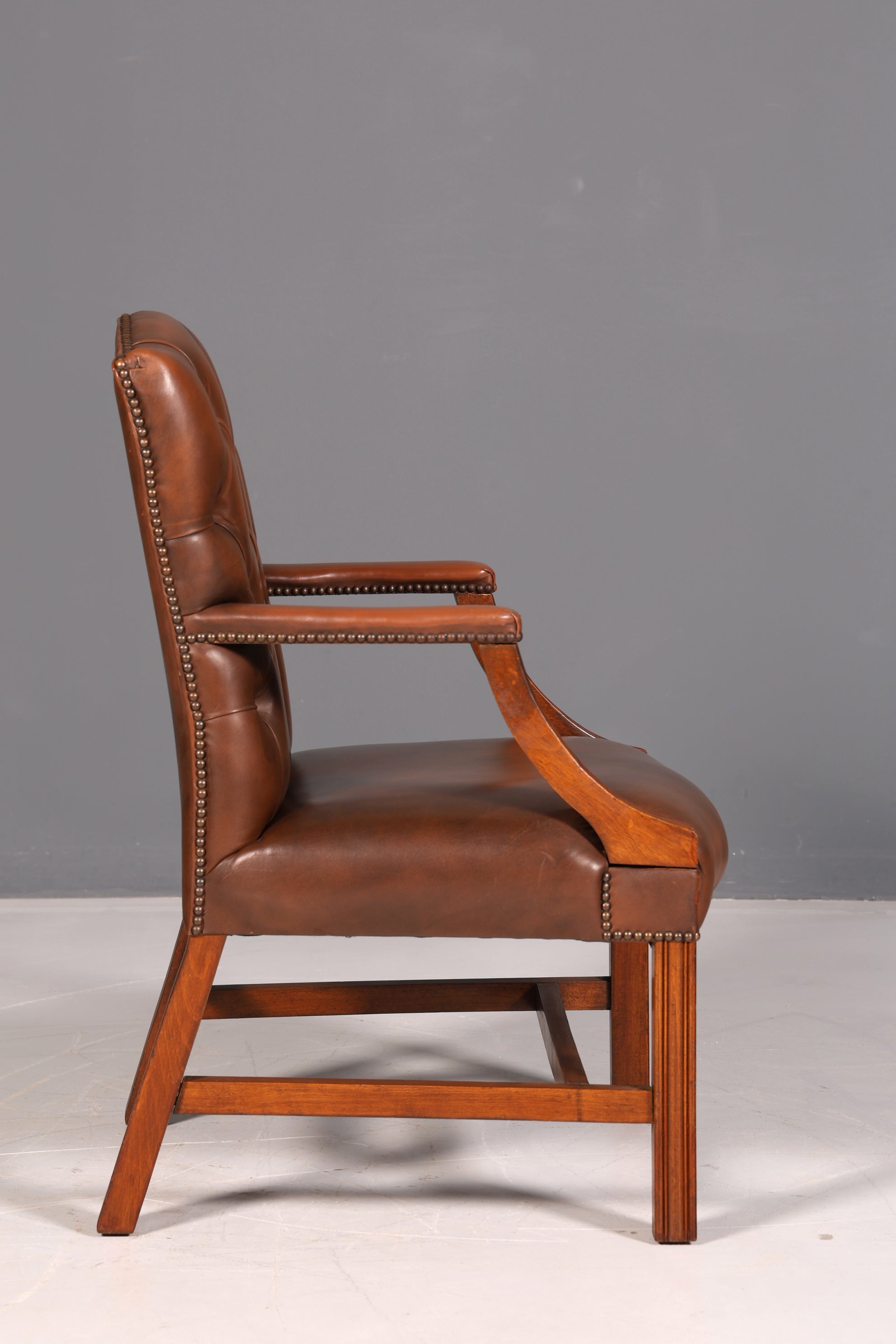 Wunderschöner Original Chesterfield Armlehnstuhl Braun Echt Leder Englisch Herrensessel Schreibtischstuhl Sekretär Stuhl Bürostuhl Antik 2 von 2