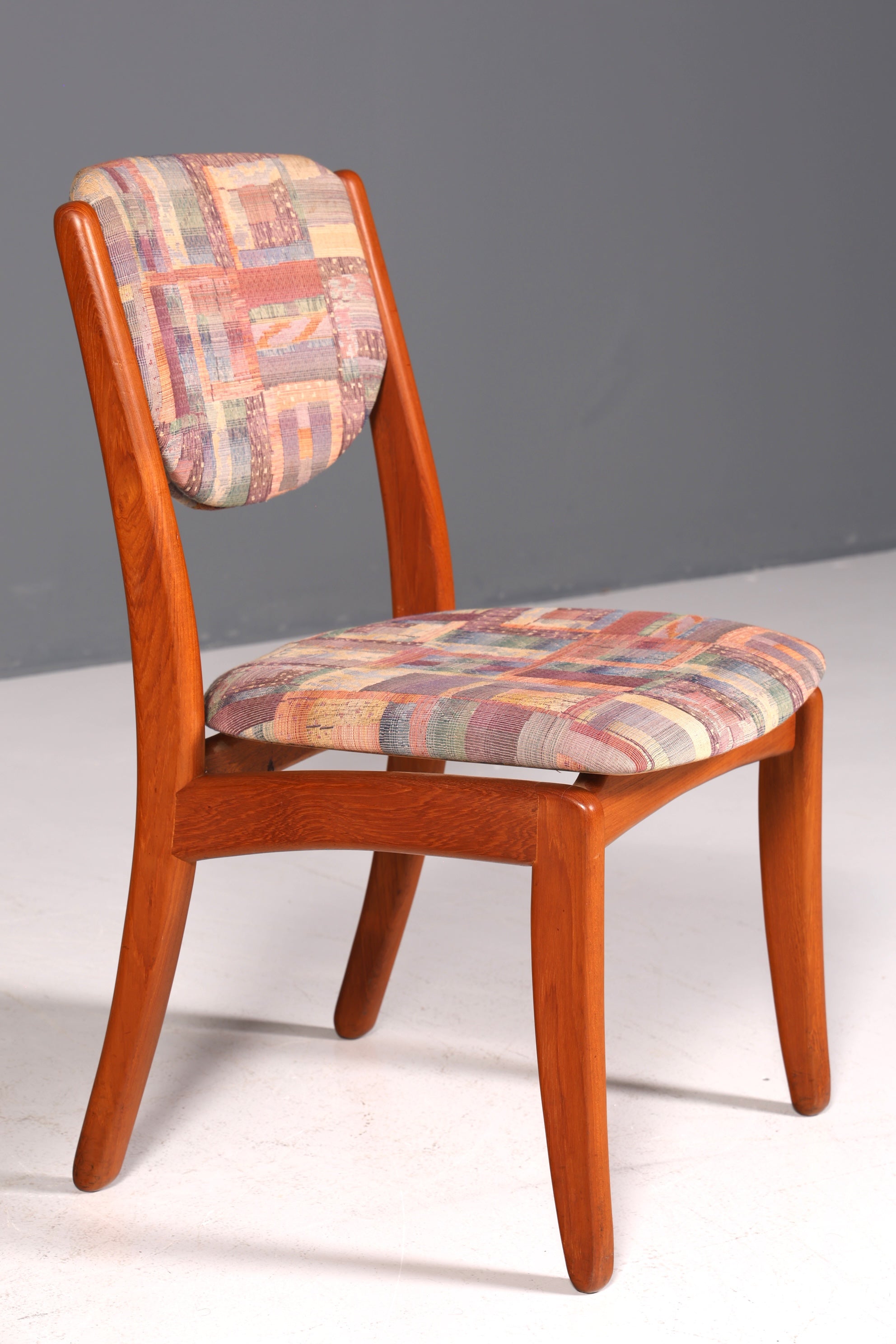 Chaise simple de style Mid-Century, chaise de salle à manger rétro, chaise de cuisine design danois, chaise de secrétaire en teck, 2 sur 2