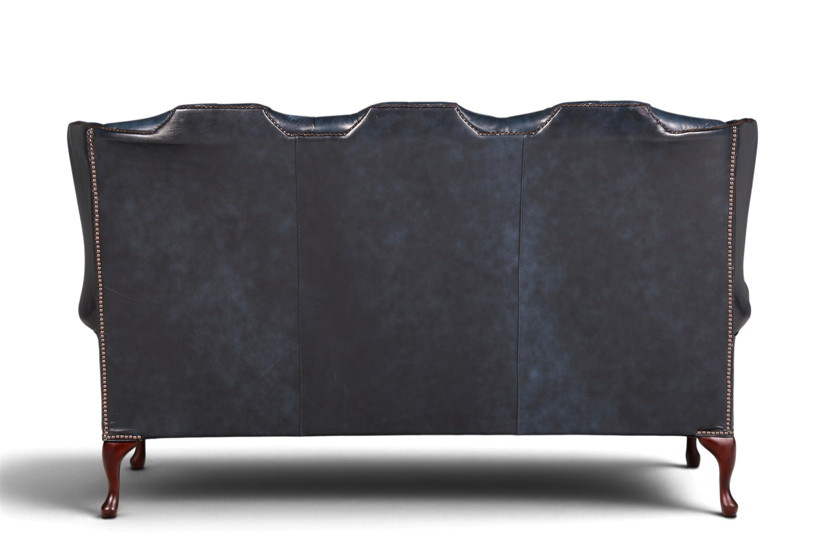 Hauptstadt Möblerei blaues Chesterfield 3-Sitzer Sofa aus Echtleder mit Ziernägeln und eleganten Holzfüßen
