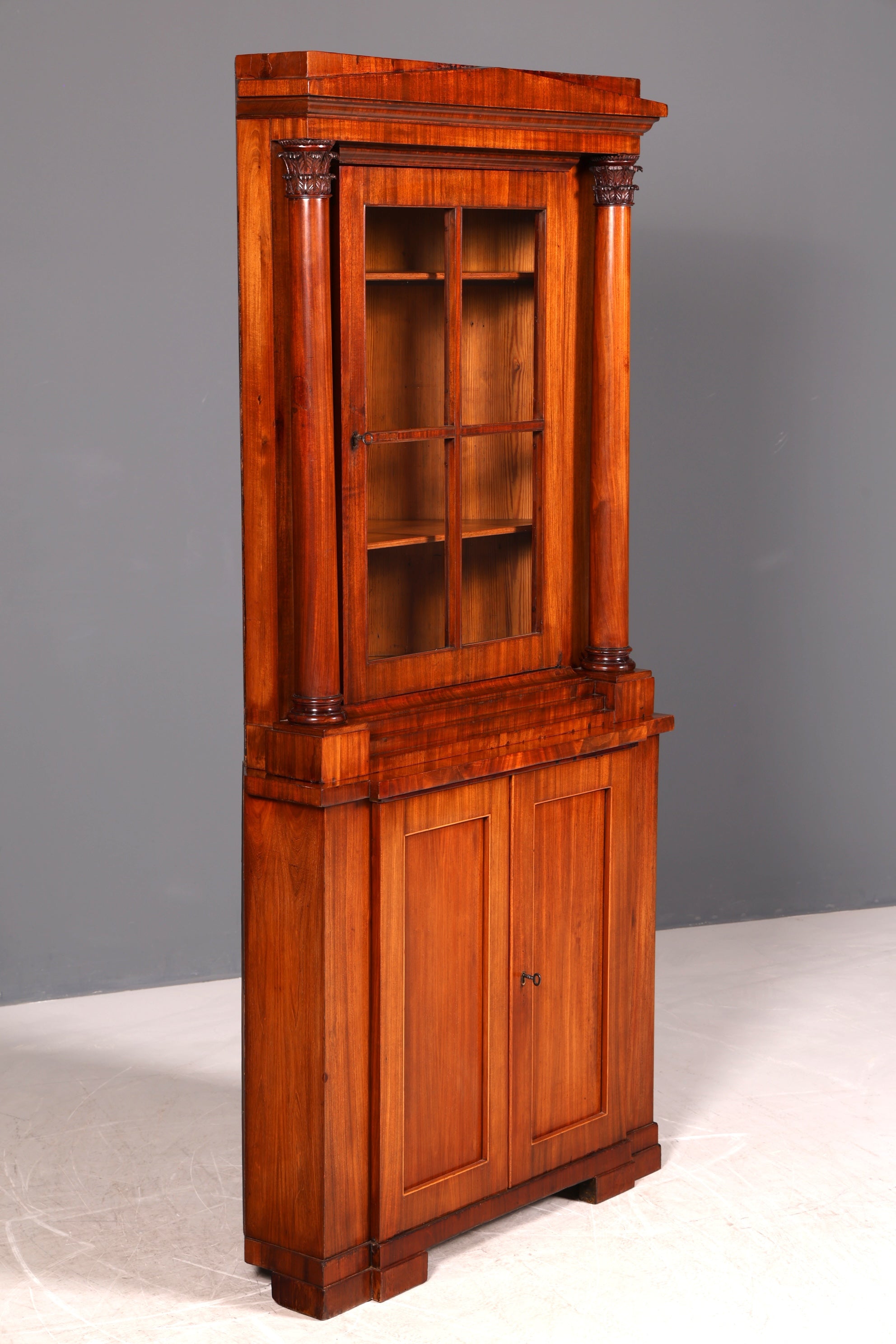 Wunderschöne Original Biedermeier Vitrine um 1820 Antiker Mahagoni Schrank Antik Säulen