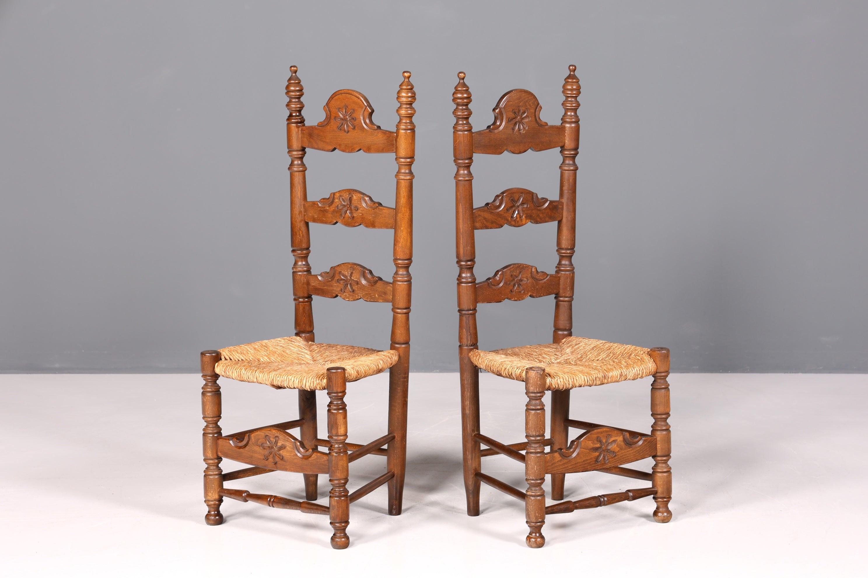 Ensemble de 2 magnifiques chaises espagnoles en rotin rustique, chaises de cuisine