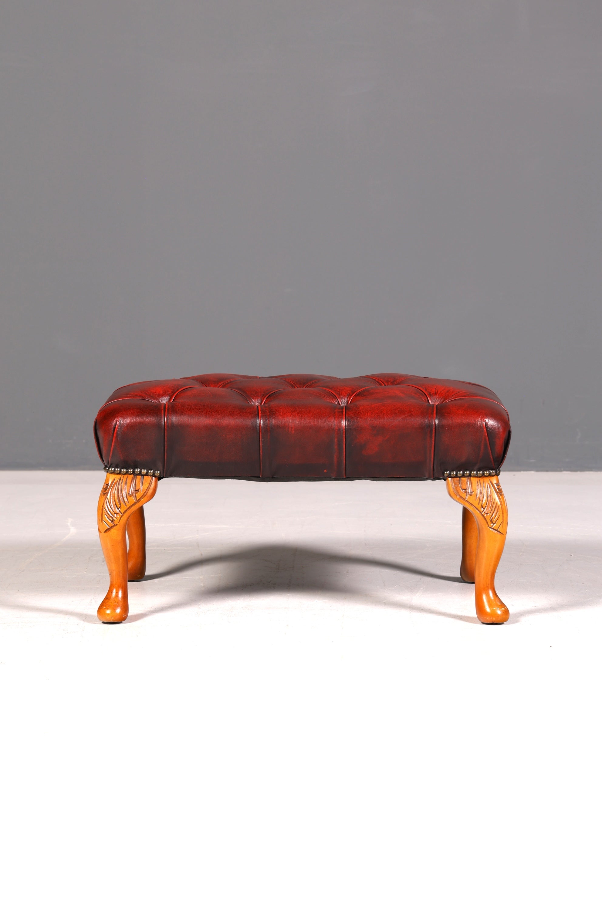 Original Chesterfield Hocker Echt Leder Englischer Fußhocker UK Englisch Oxblood Fußablage Antik