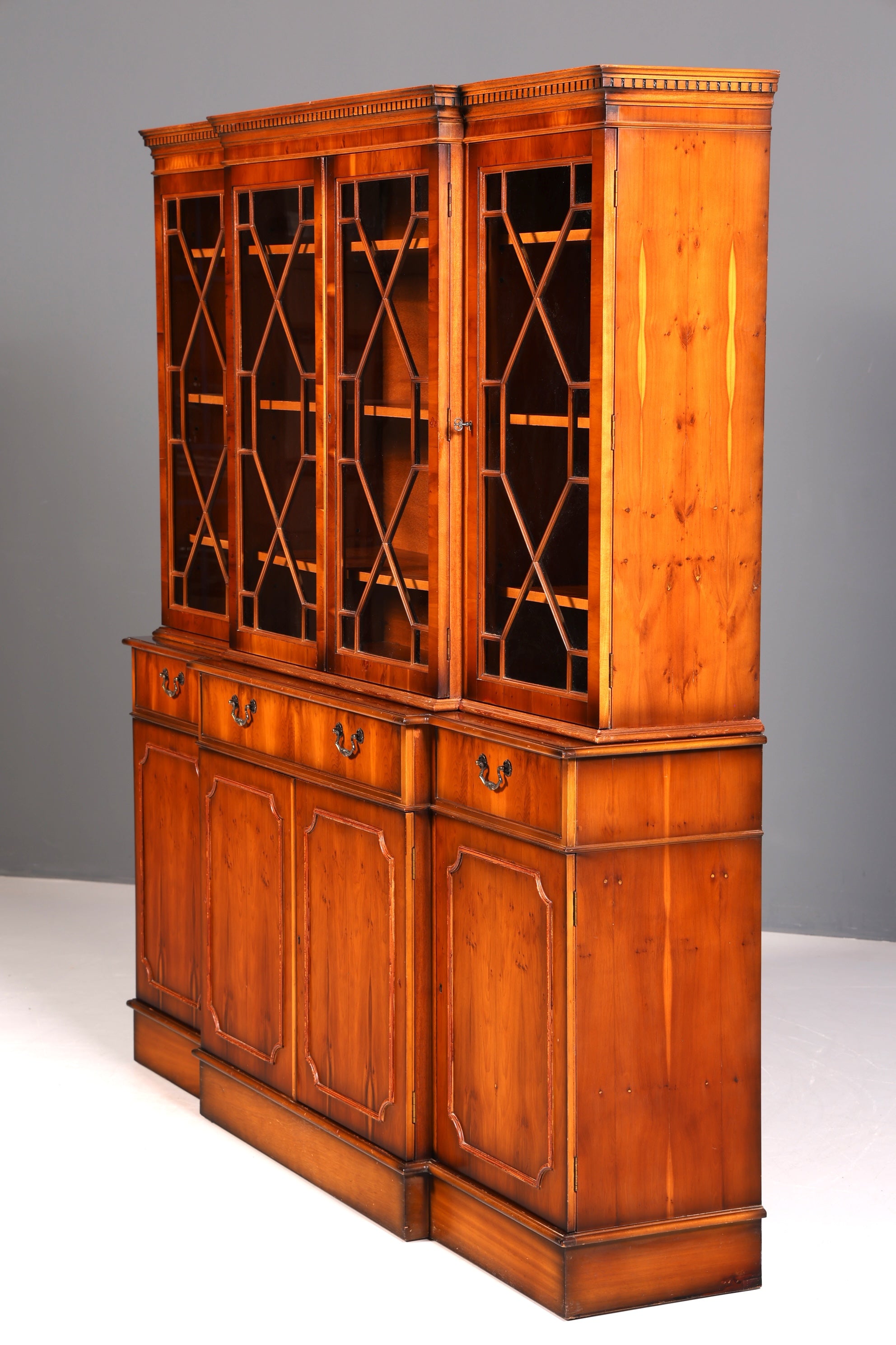 Wunderschöne Englische Vitrine Bücherschrank Buffet Antik Stil Eibe Glasvitrine Bibliothek