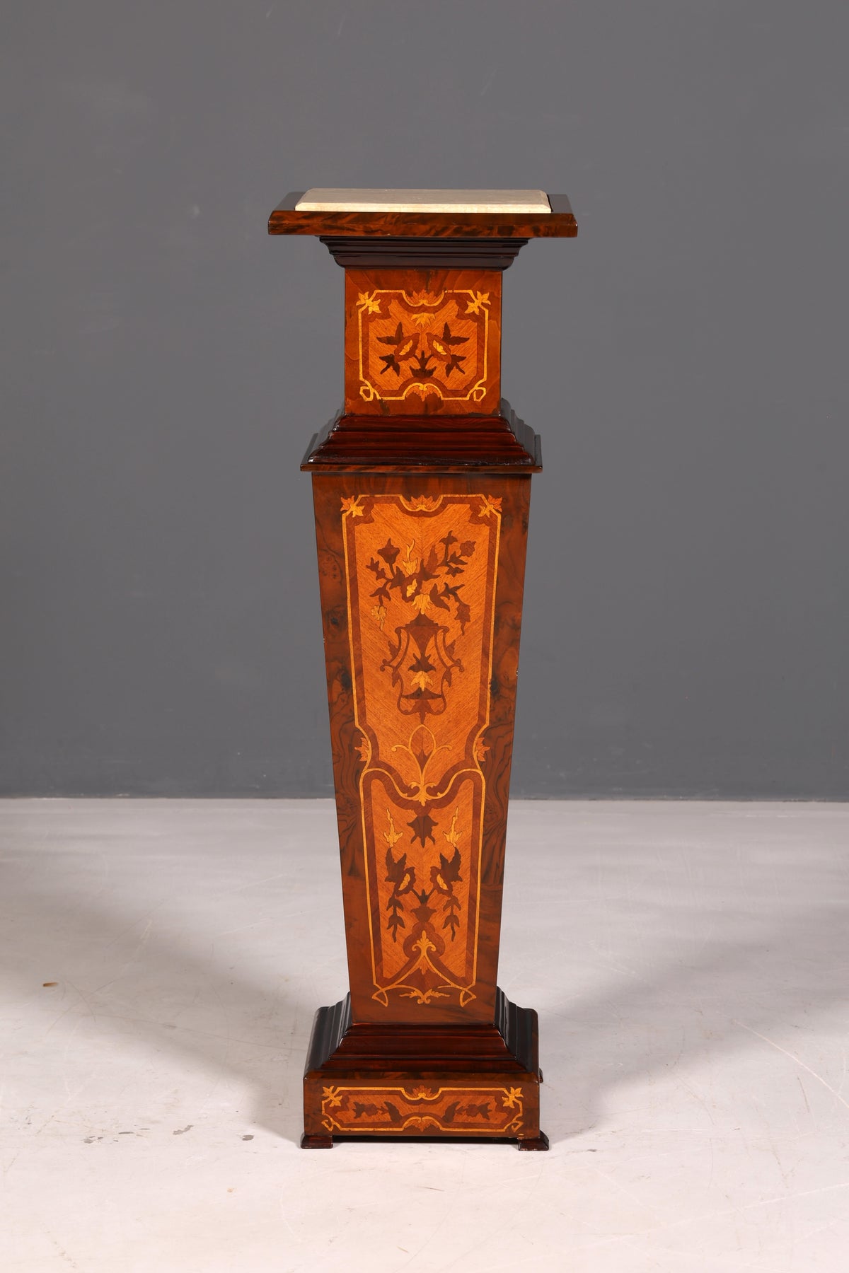 Colonne de style baroque de rêve Louis XV, colonne porte-fleurs en pierre naturelle avec tablette en marbre