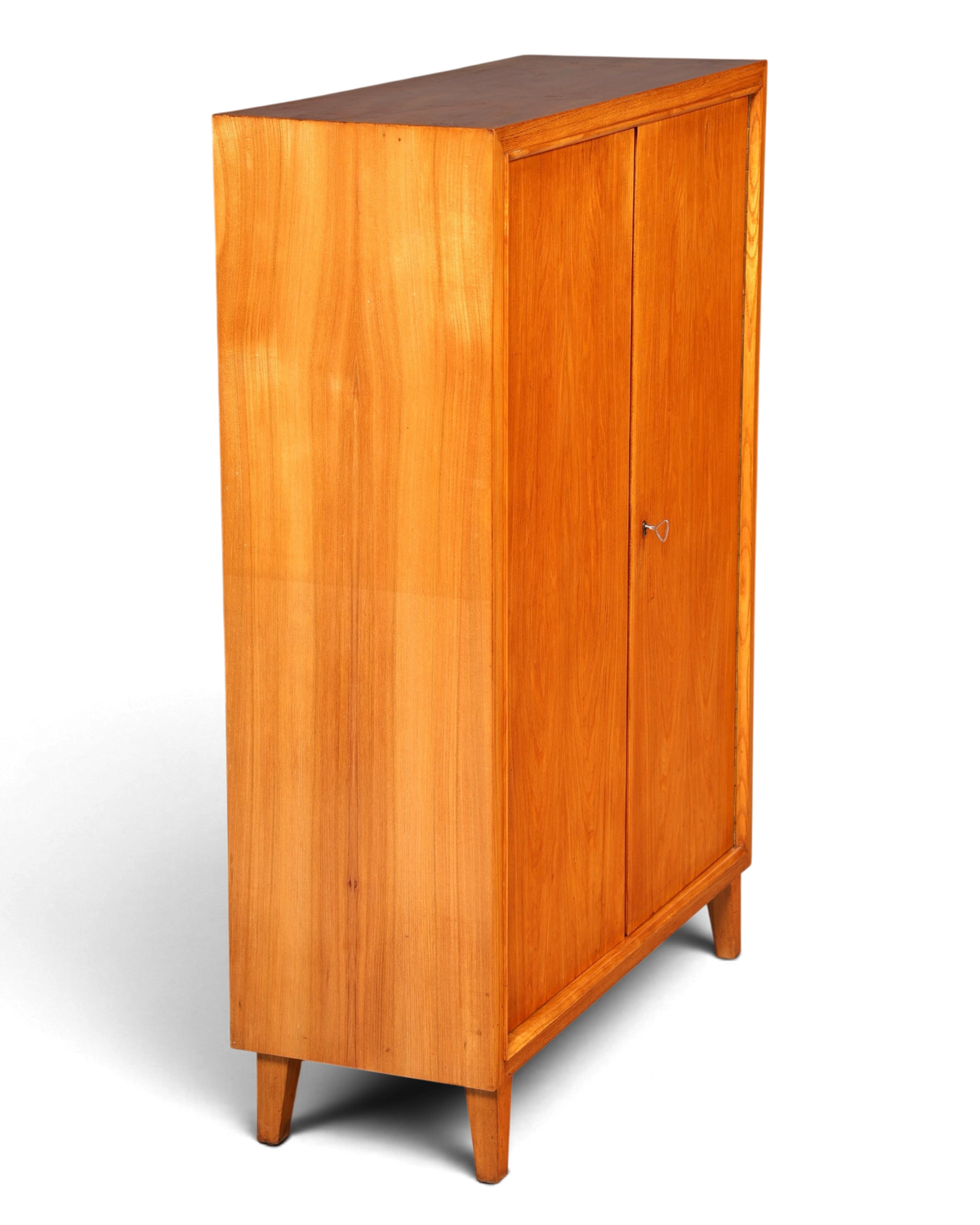 Hauptstadt Möblerei Kleiderschrank aus hellem Holz im Mid-Century-Stil mit zwei Türen und konischen Beinen