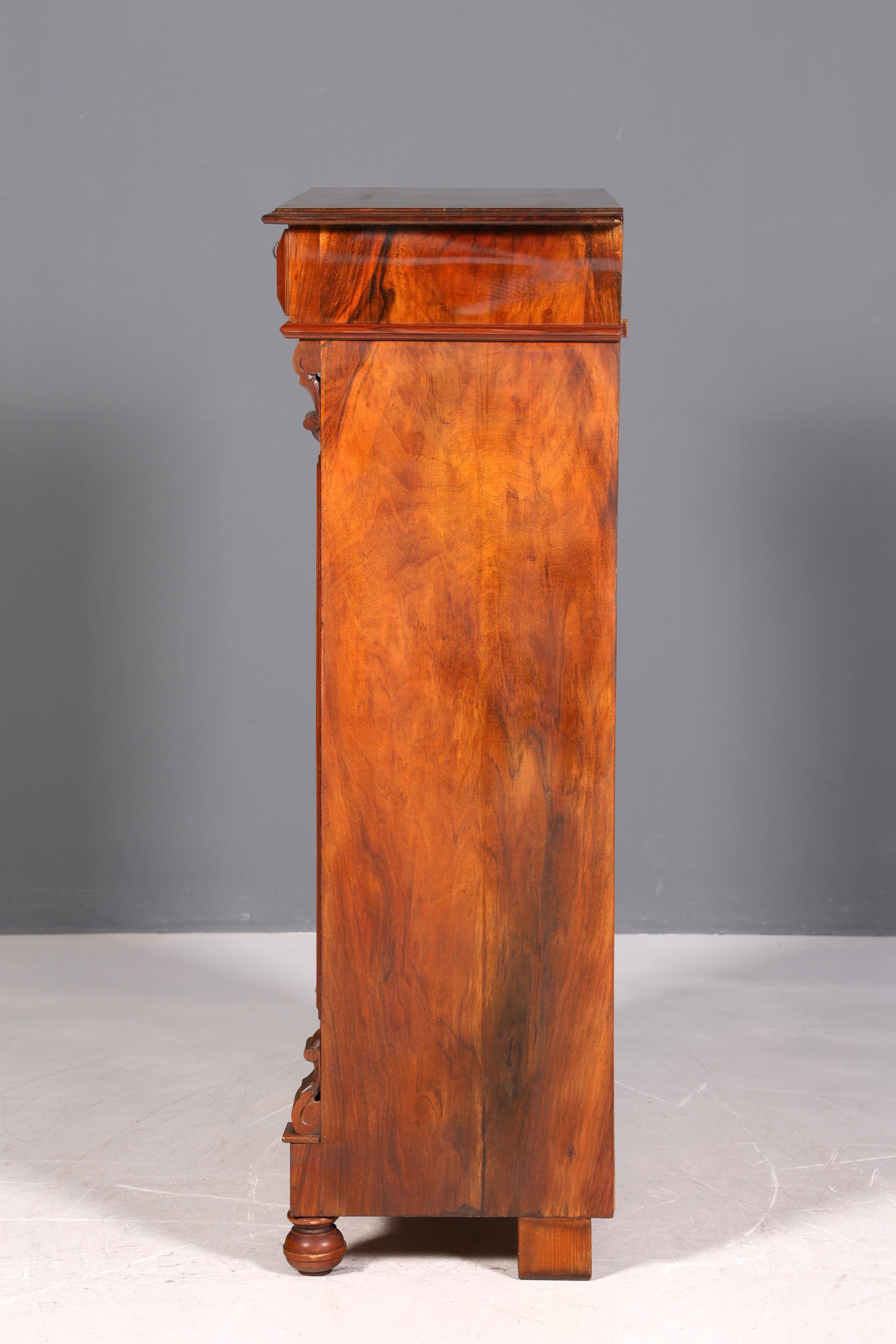 Magnifique meuble vertiko de style Art nouveau, datant de la fin du XIXe siècle (Gründerzeit).