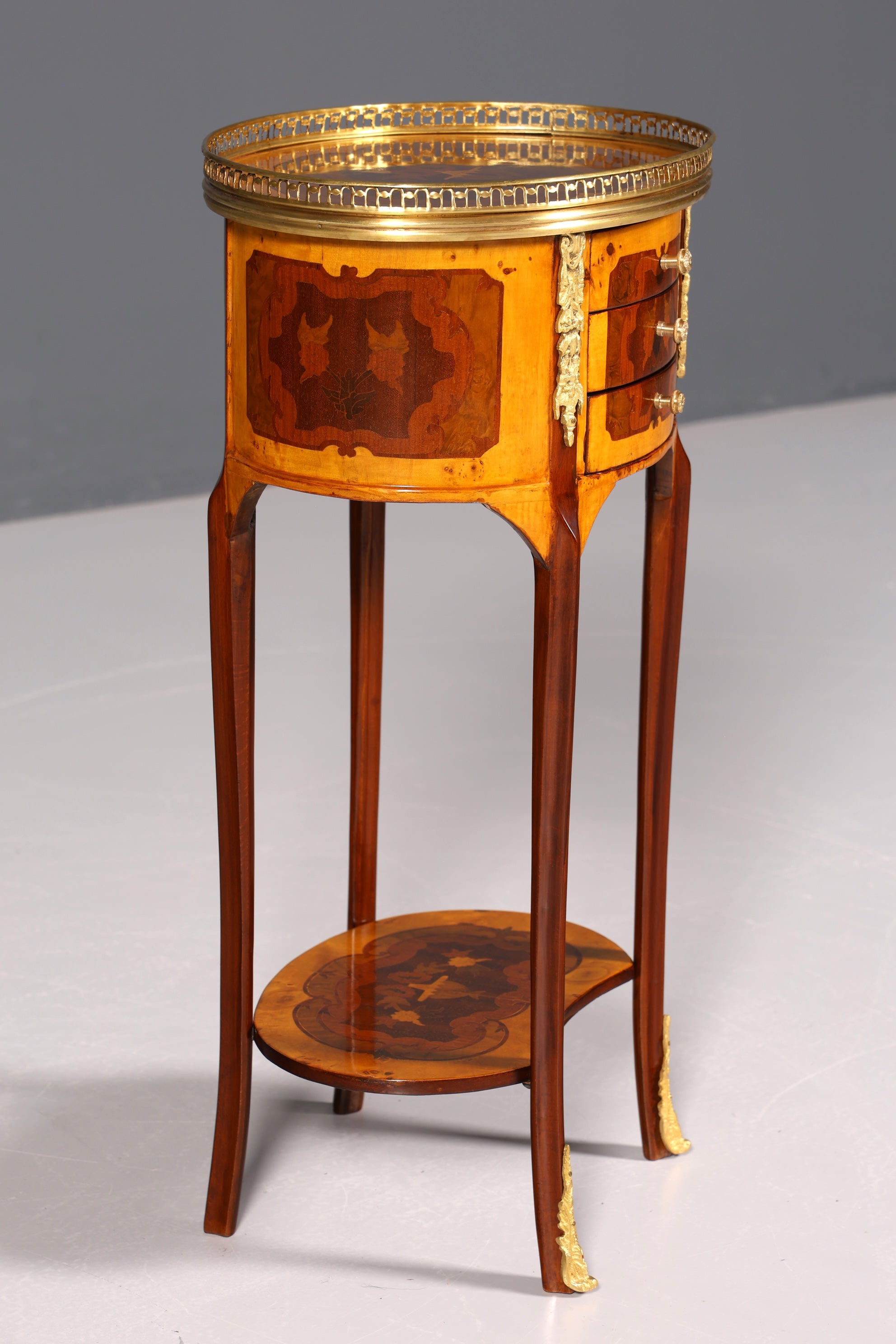 Traumhafter Barock Louis XV Stil Beistelltisch Ablagetisch massiv Kommode Antik Stil