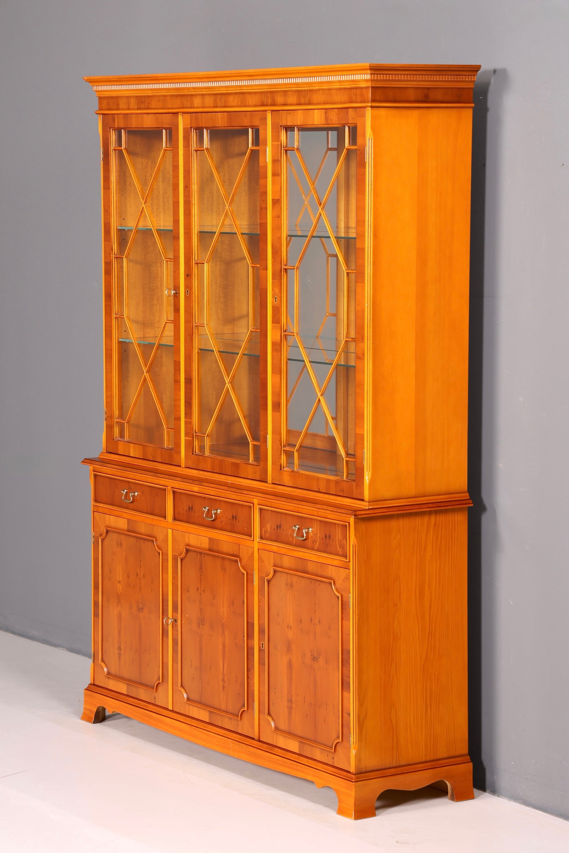 Wunderschöne Englische Vitrine Bücherschrank Buffet 60s Glasvitrine Bibliothek Regal Schrank Vintage