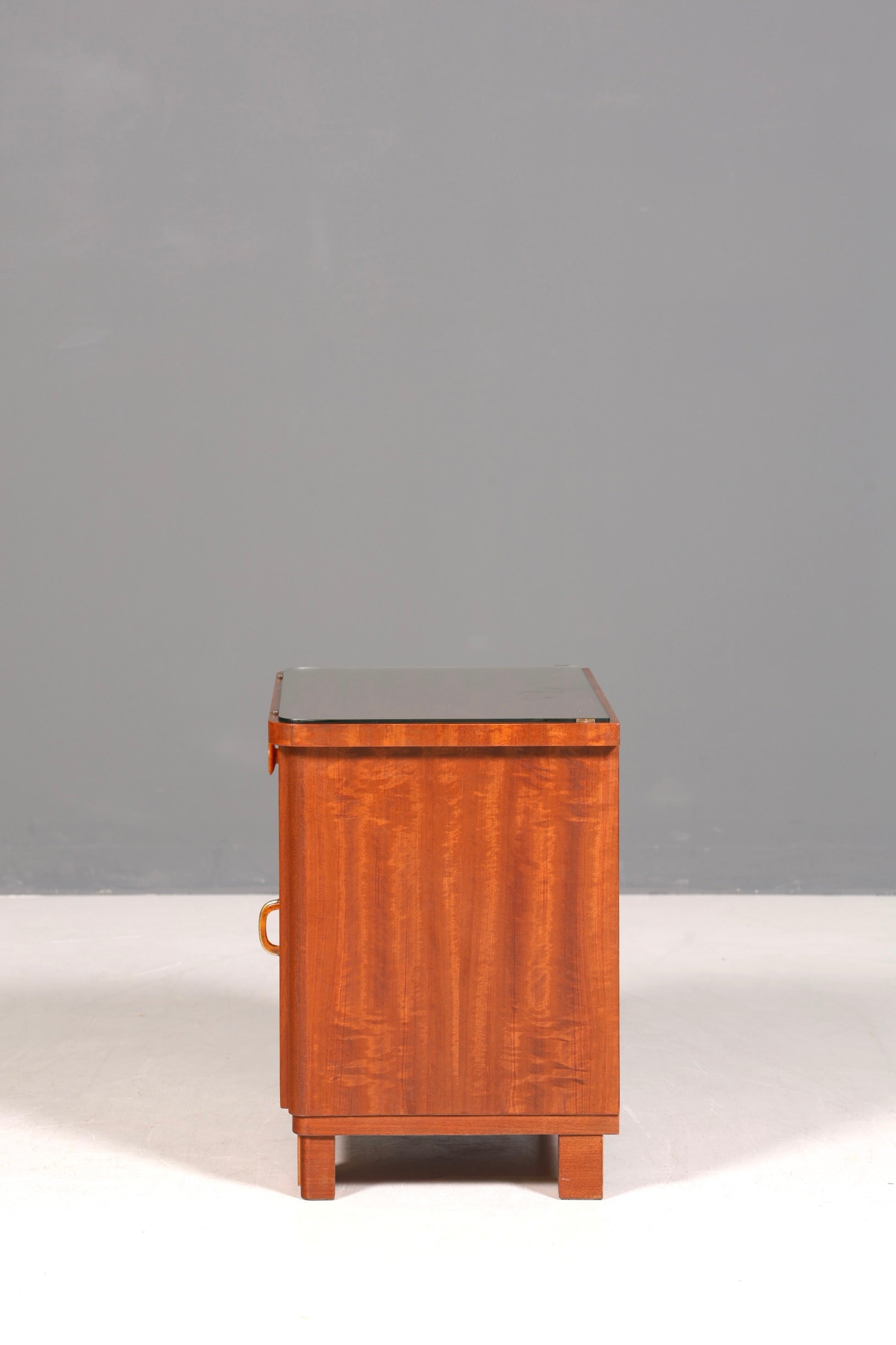 Schlichte Mid Century Kommode Vintage Klappschränkchen Danish Design Nachttisch 2 von 2