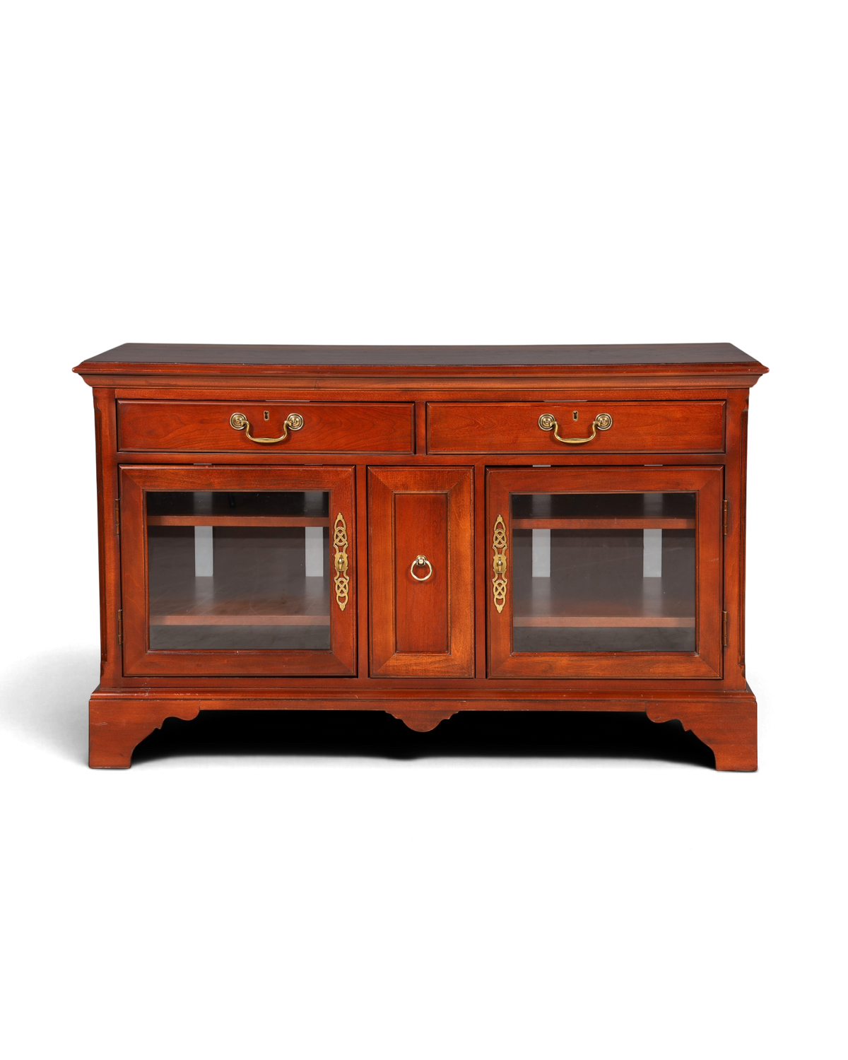 Hauptstadt Möblerei H866 Sideboard aus dunklem Holz mit zwei Schubladen, Glastüren und antiken Messingbeschlägen