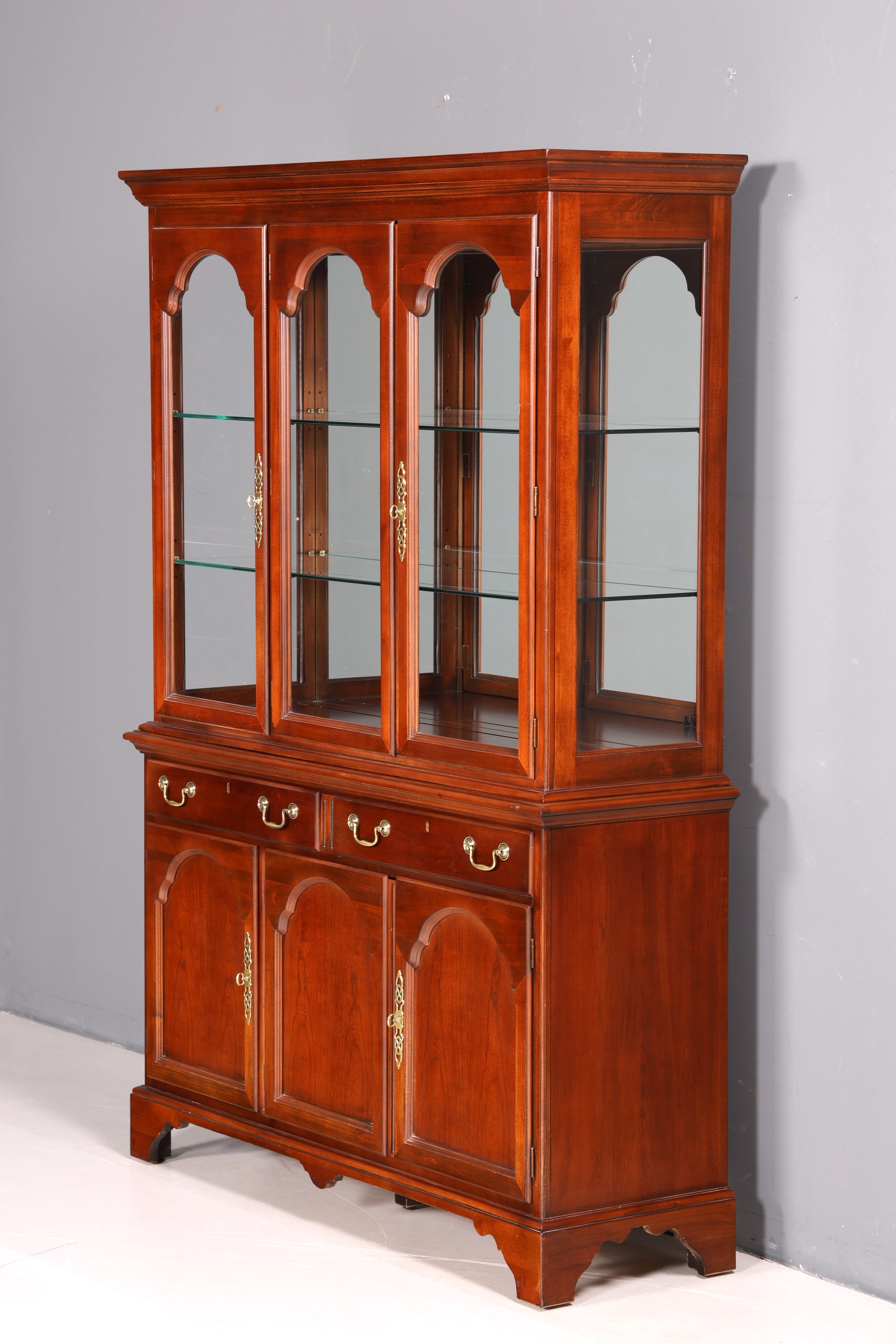 Noble Original Drexel Heritage Curio Cabinet Bookcase USA Cabinet Buffet Shelf Glass Display Cabinet