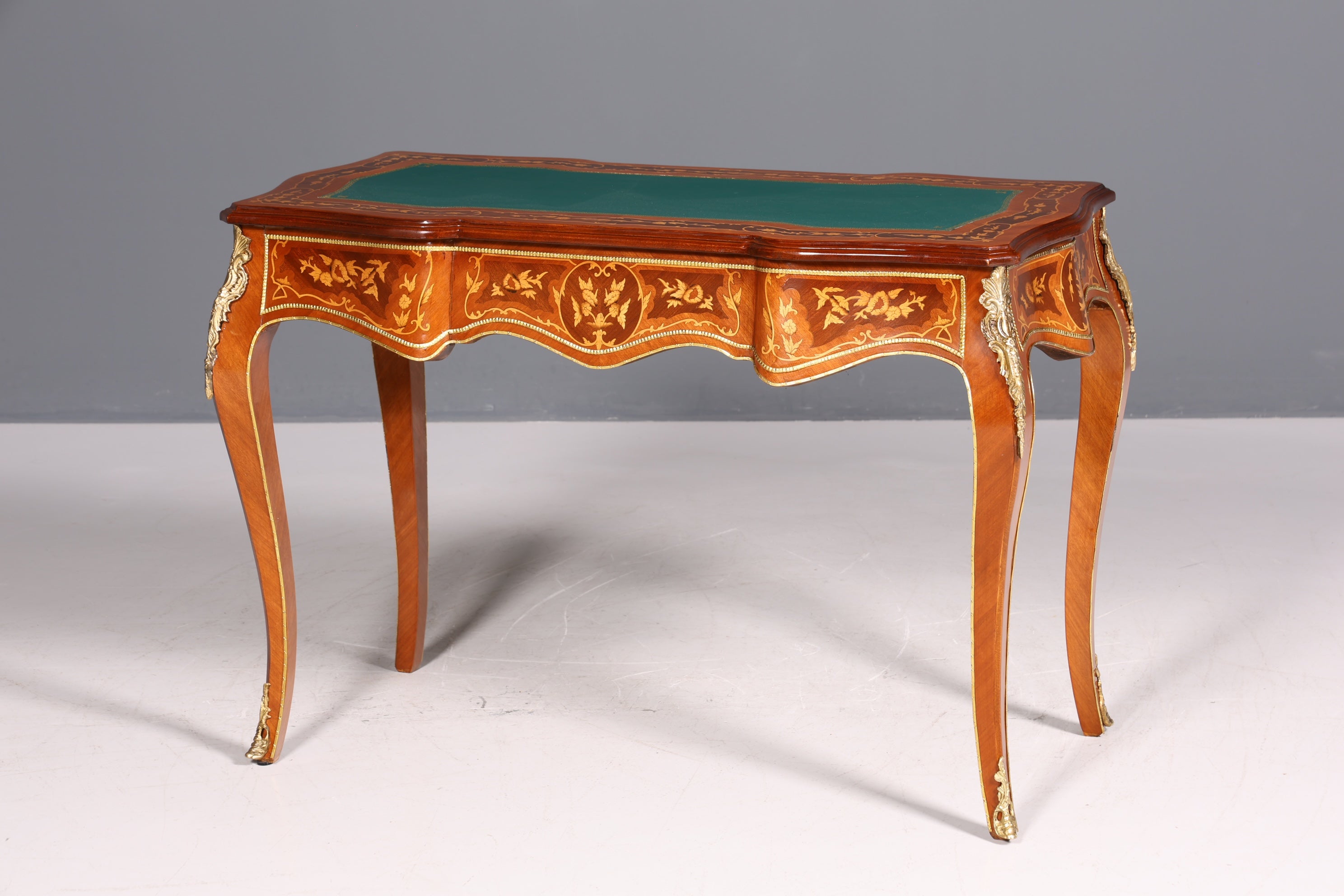 Magnifique bureau de style Louis XV, bureau de bureau français, table de bureau de style ancien