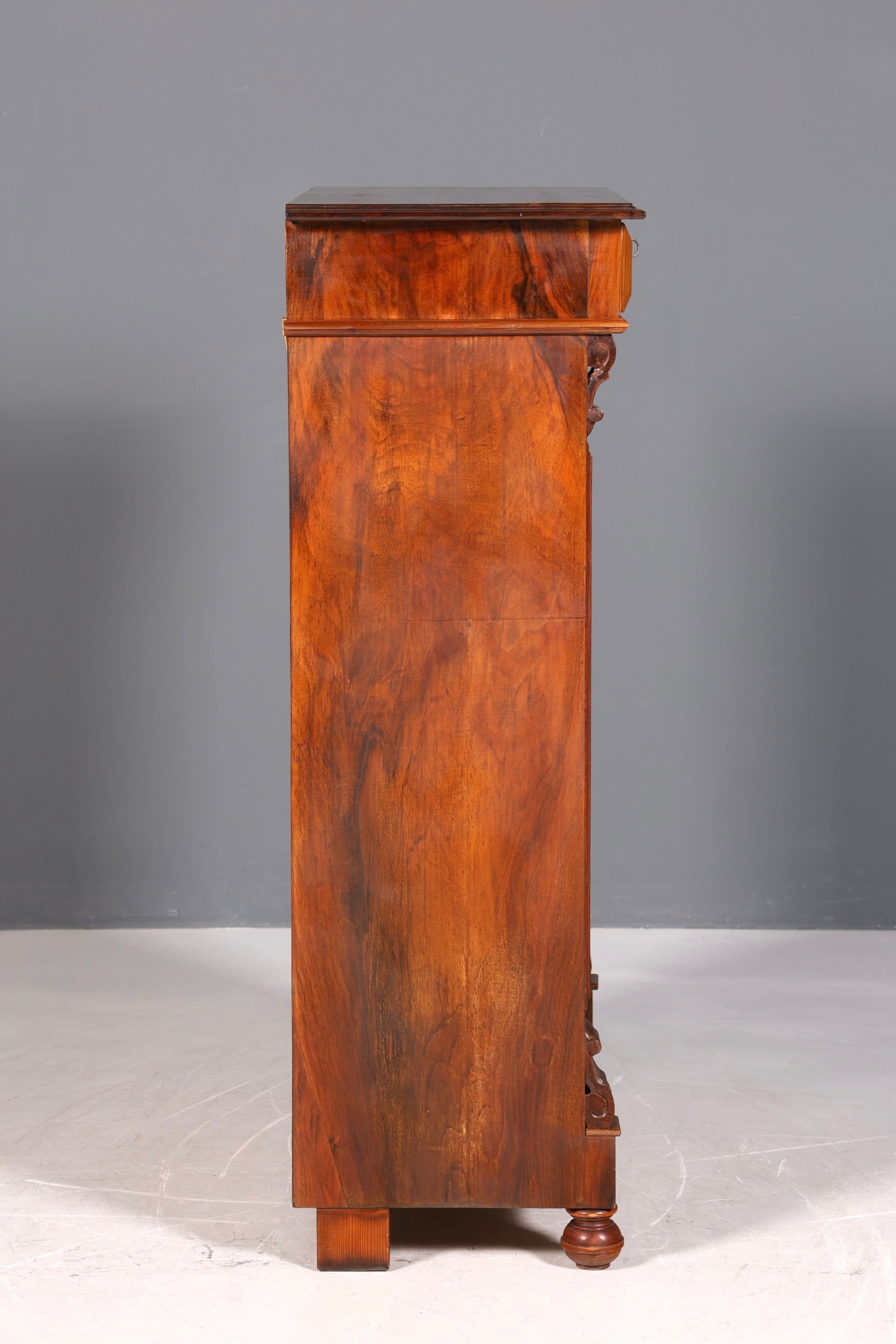 Magnifique meuble vertiko de style Art nouveau, datant de la fin du XIXe siècle (Gründerzeit).