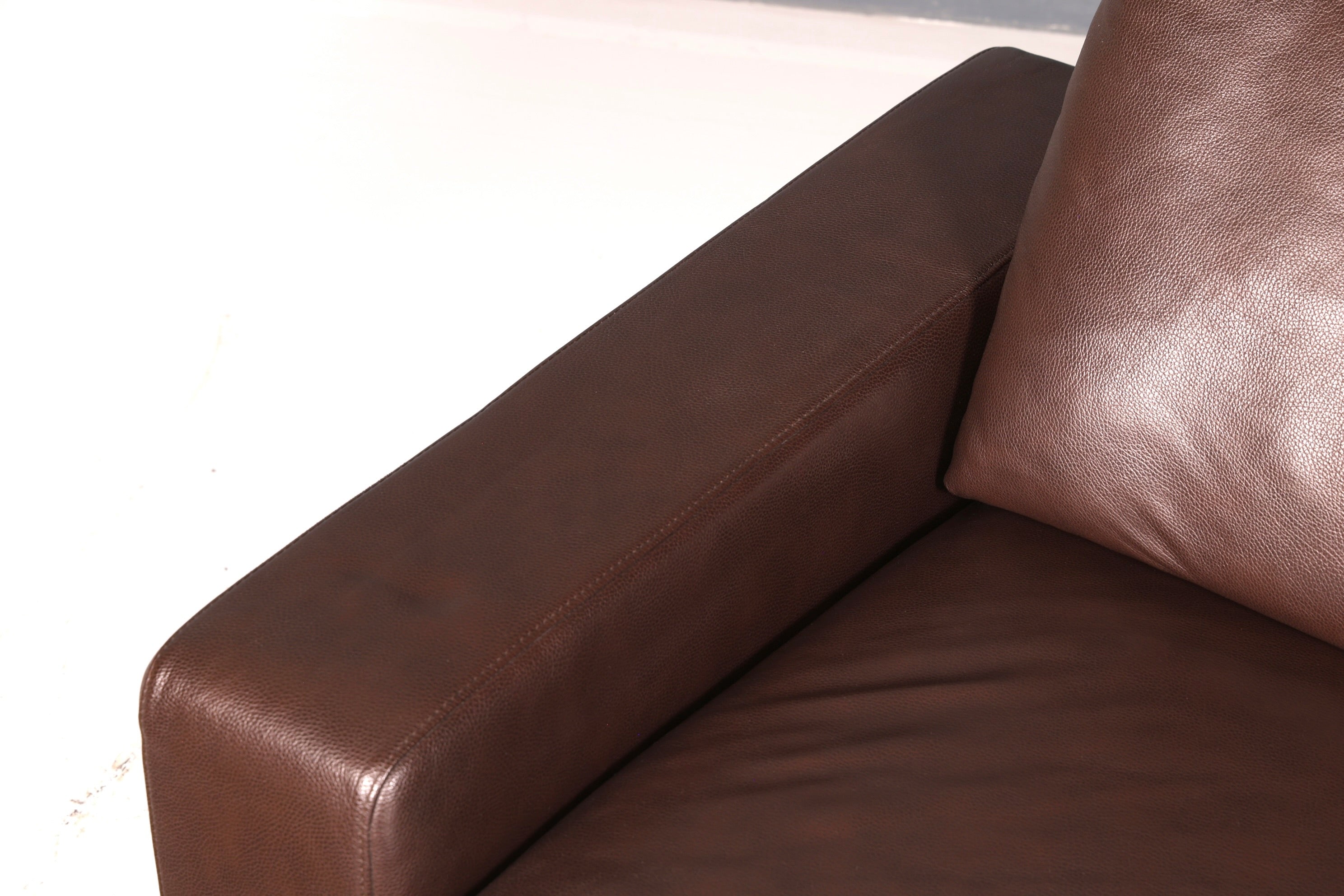 Magnifique méridienne Stressless E200 en cuir véritable marron, chaise longue avec ottomane, canapé en cuir et fauteuil relax vintage