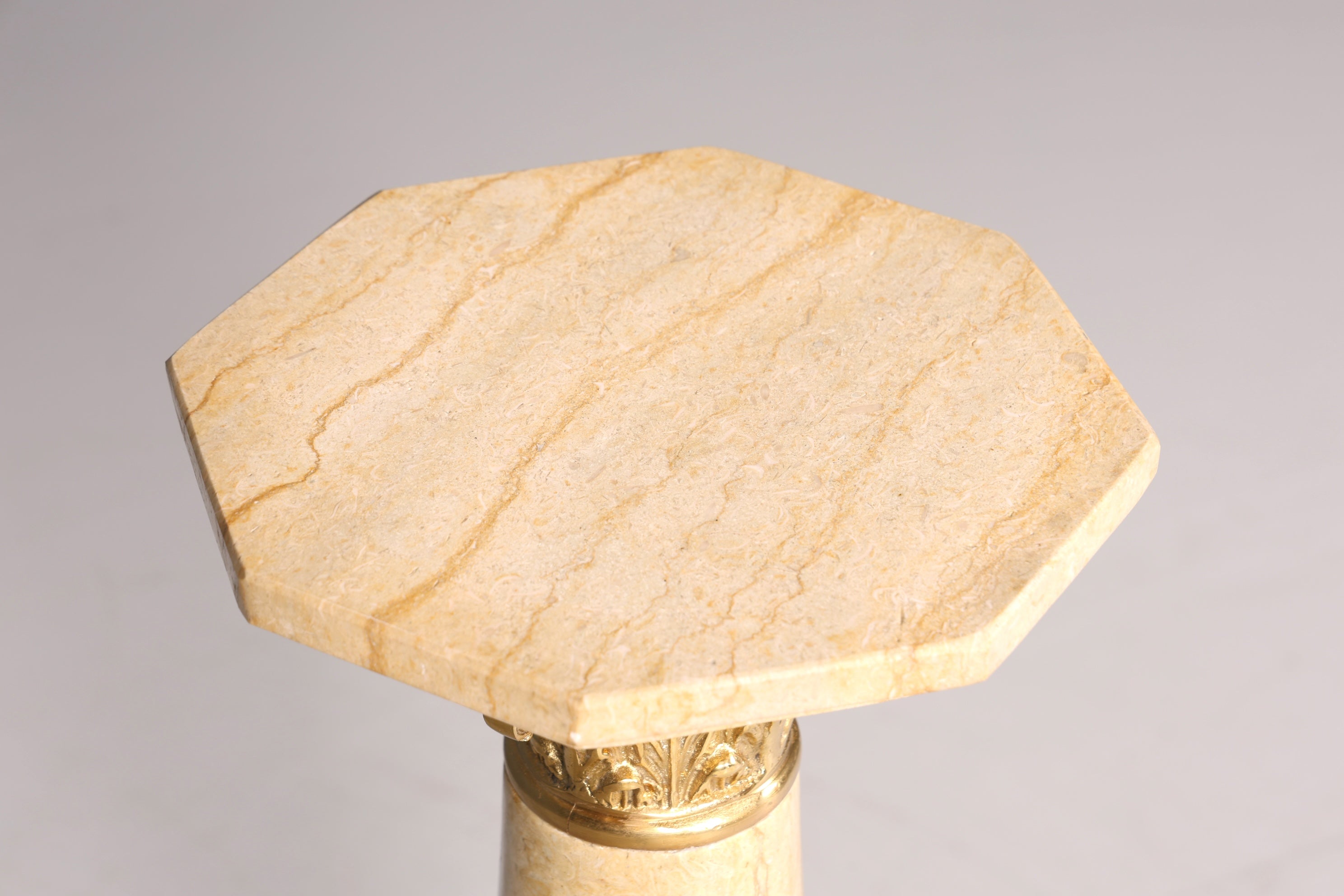 Wunderschöne Barock Stil Säule Louis XV Marmor Blumensäule Naturstein Beige Sockel Ablage 2 von 2