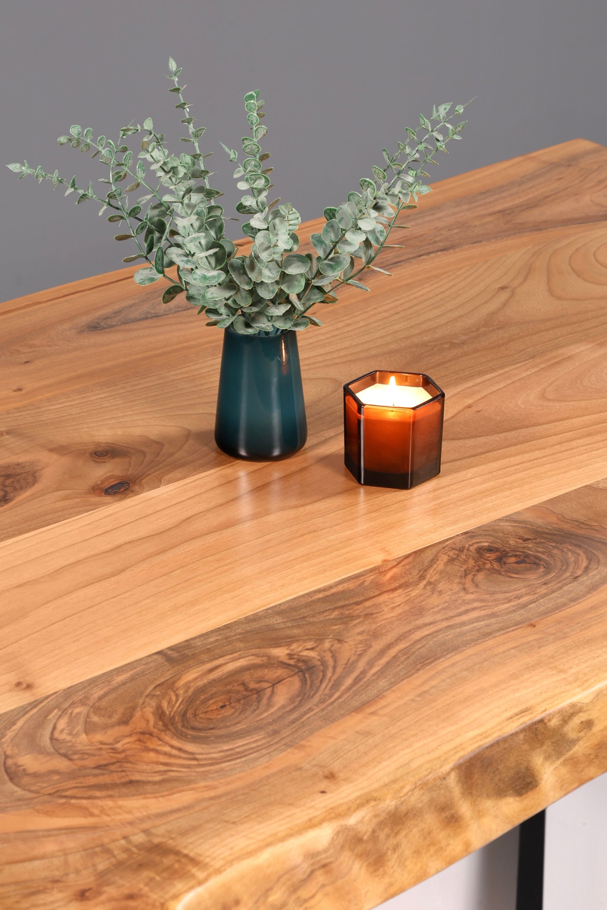 Traumhafter Nussbaum Tisch 140cm-100cm Esszimmer Tisch Baumkanten Platte Massiv Holz Küchentisch