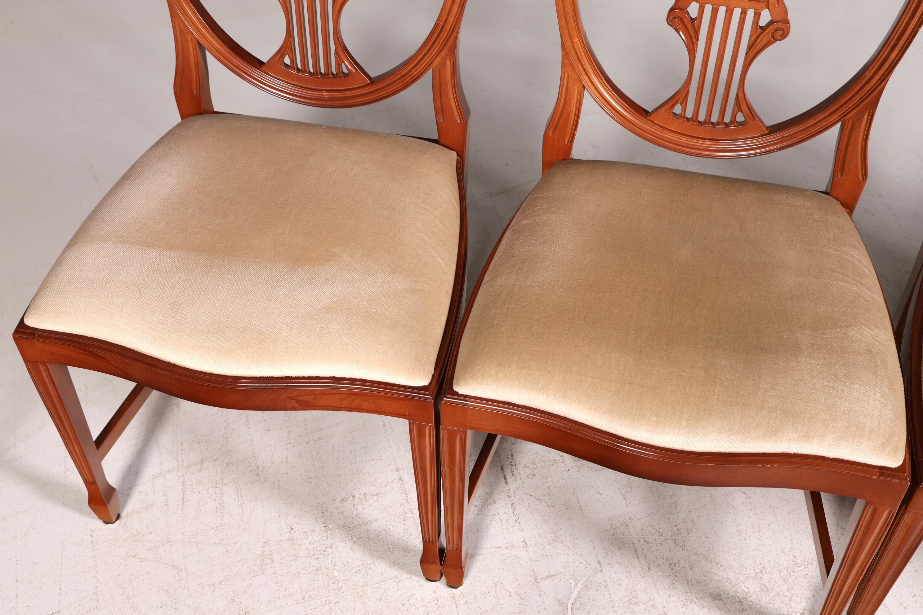 Ensemble élégant de 4 chaises anglaises style Hepplewhite, chaises de salle à manger anciennes, chaises de cuisine, ensemble de chaises vintage