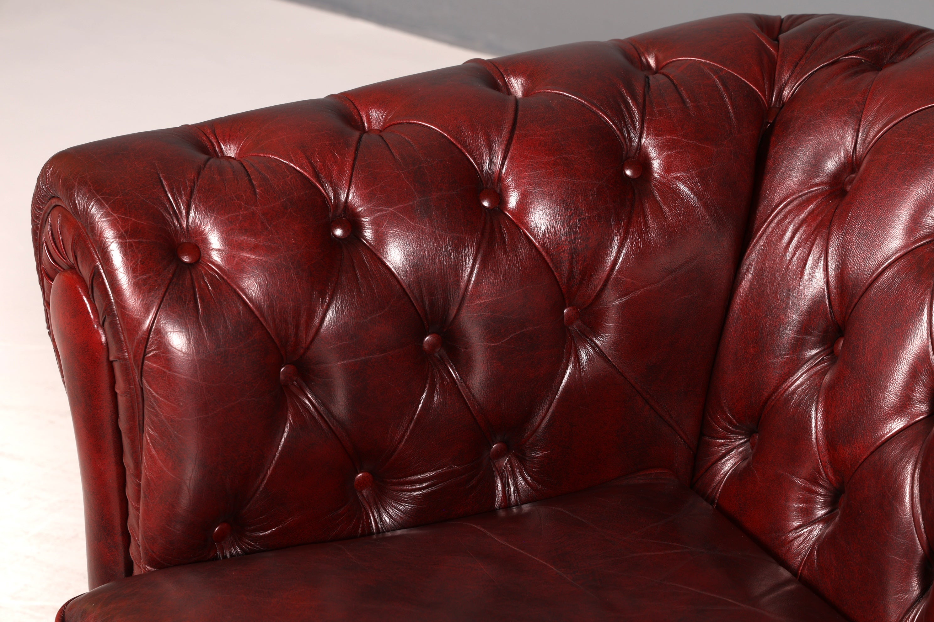 Wunderschönes Original Chesterfield Sofa 3-Sitzer Echtleder Oxblood Couch Englisch Ledersofa Vintage