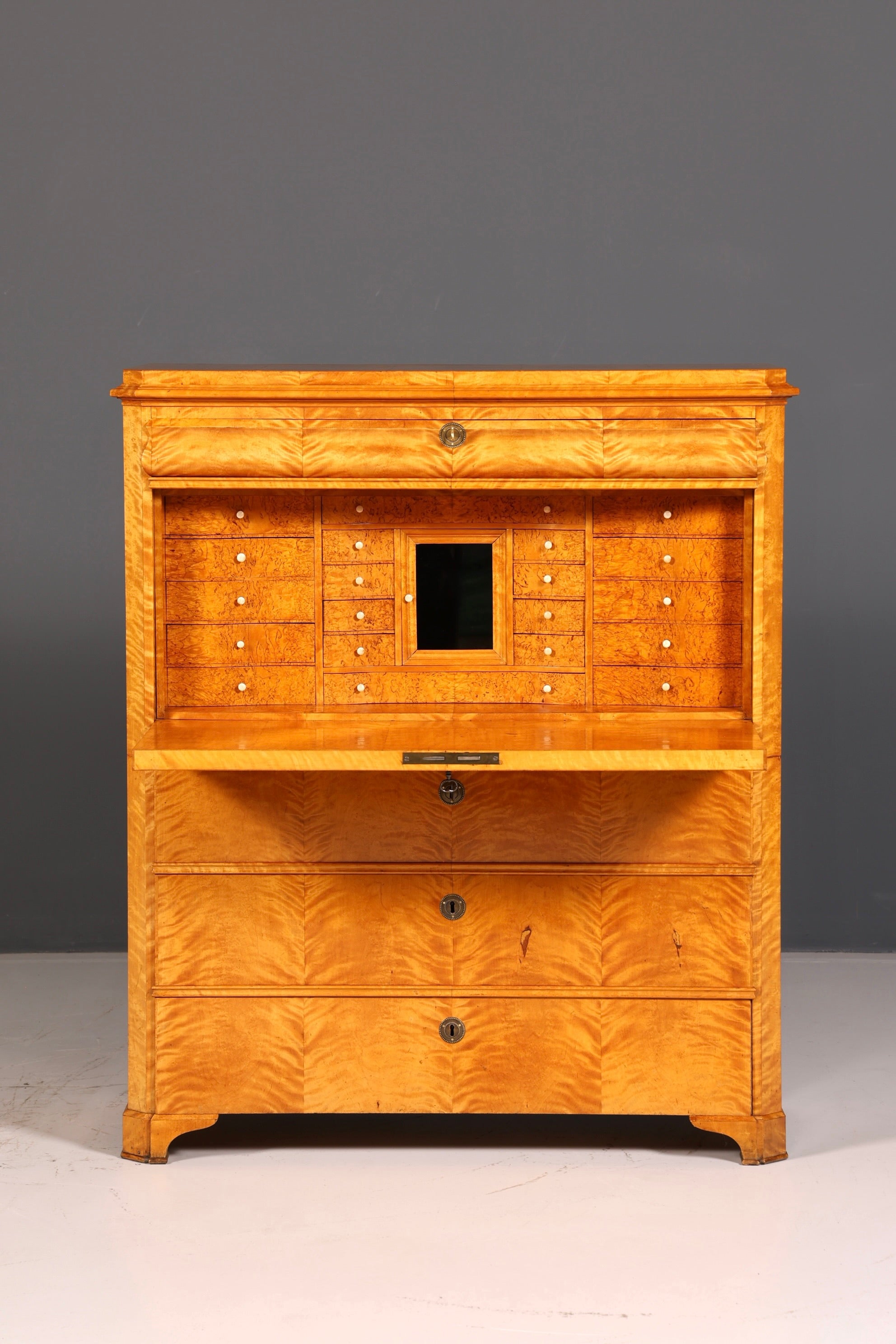 Impressionnant secrétaire Biedermeier, chiffonnier, commode antique, meuble de bureau, commode à écrire, bahut haut.