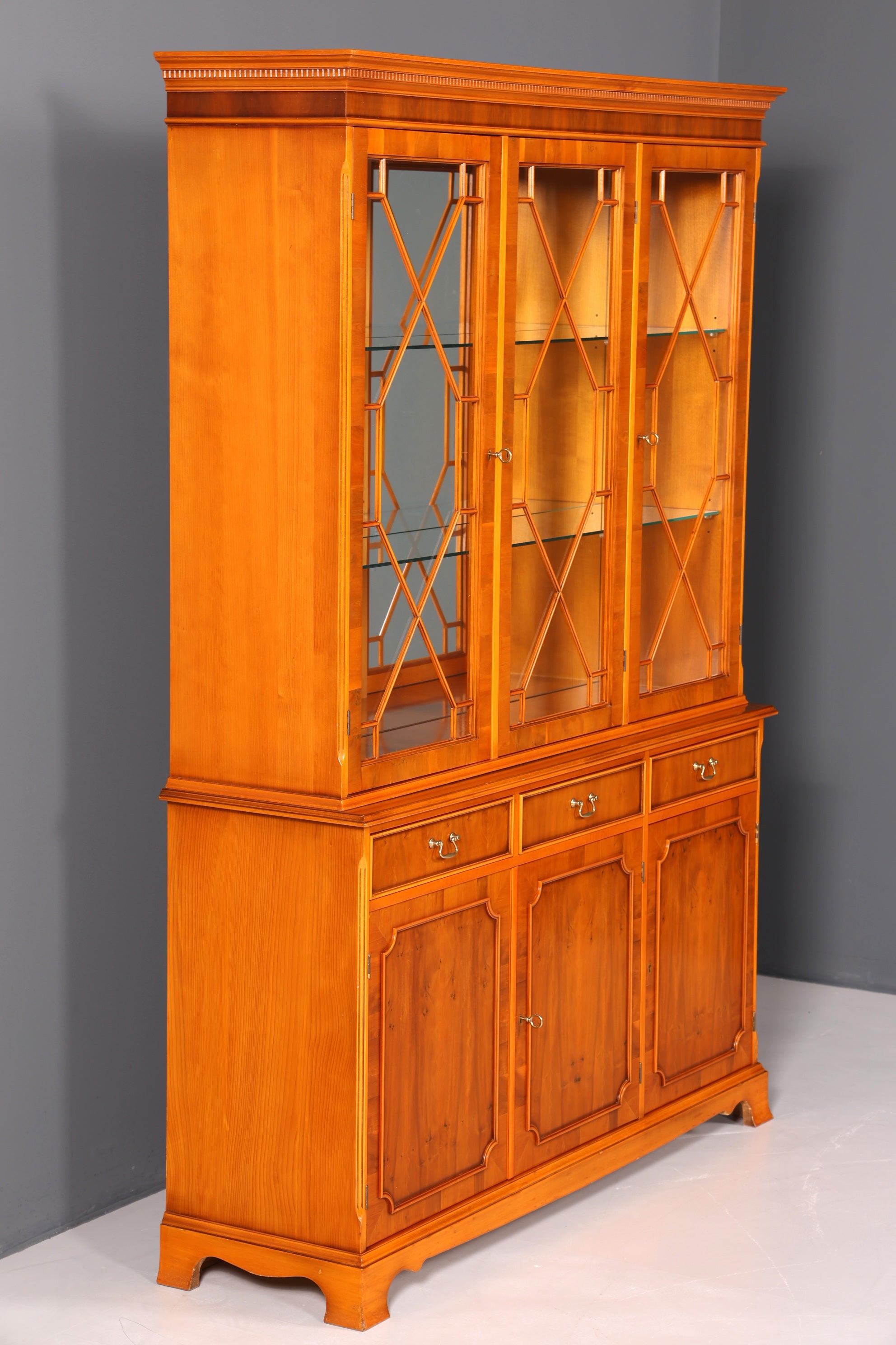 Wunderschöne Englische Vitrine Bücherschrank Buffet Antik Stil Englisch Eibe Glasvitrine Bibliothek