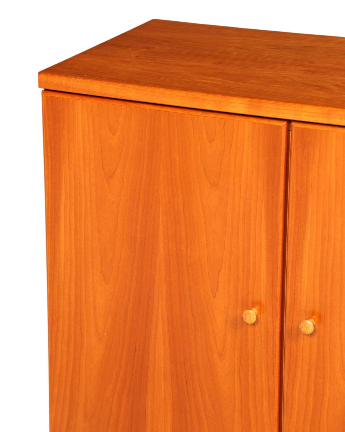 Hauptstadt Möblerei Sideboard mit H837 Finish aus warmem, honigfarbenem Holz mit minimalistischen runden Griffen