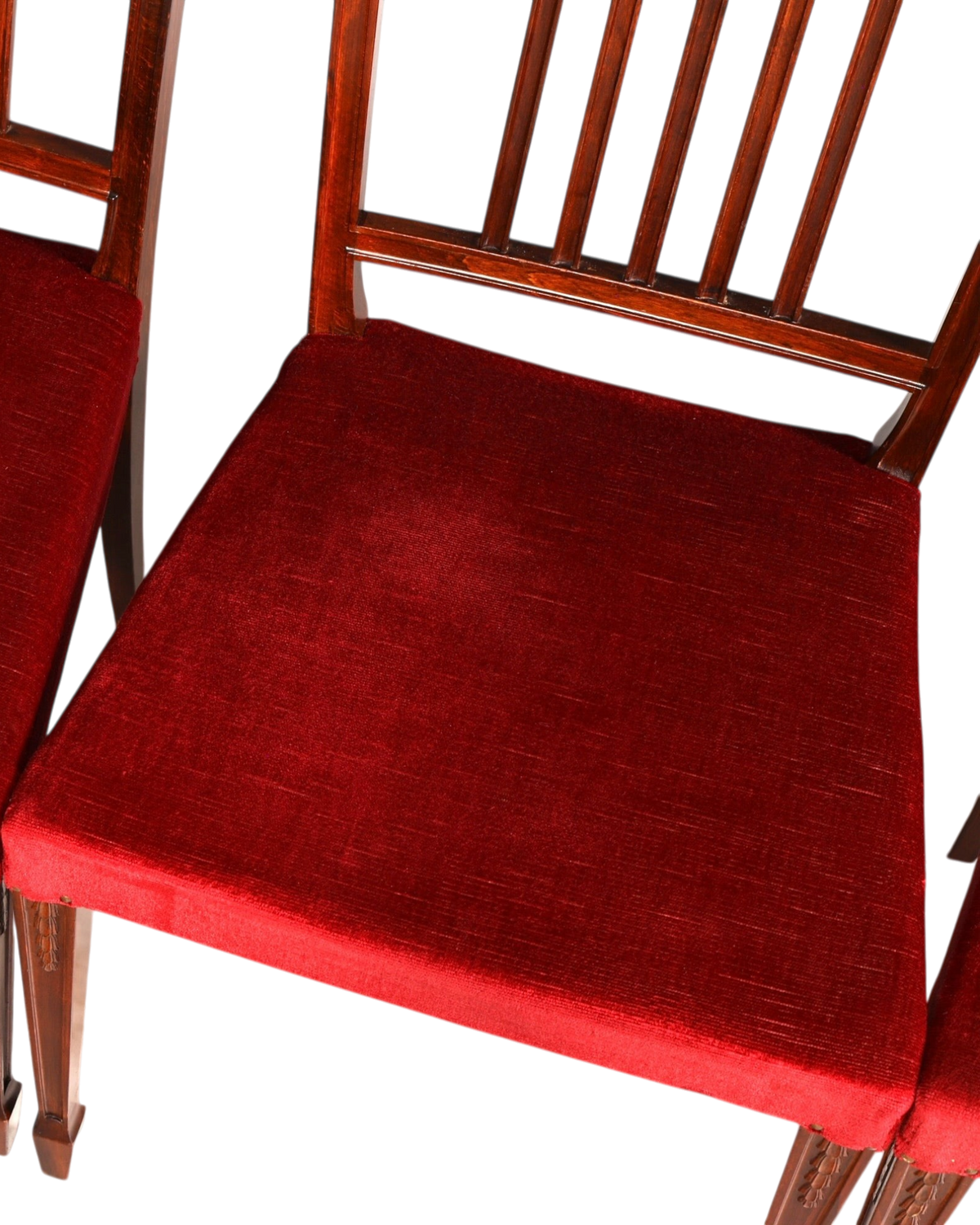 Hauptstadt Möblerei Set aus zwei antiken Holzstühlen im Gustavianischen Stil mit roter Polsterung