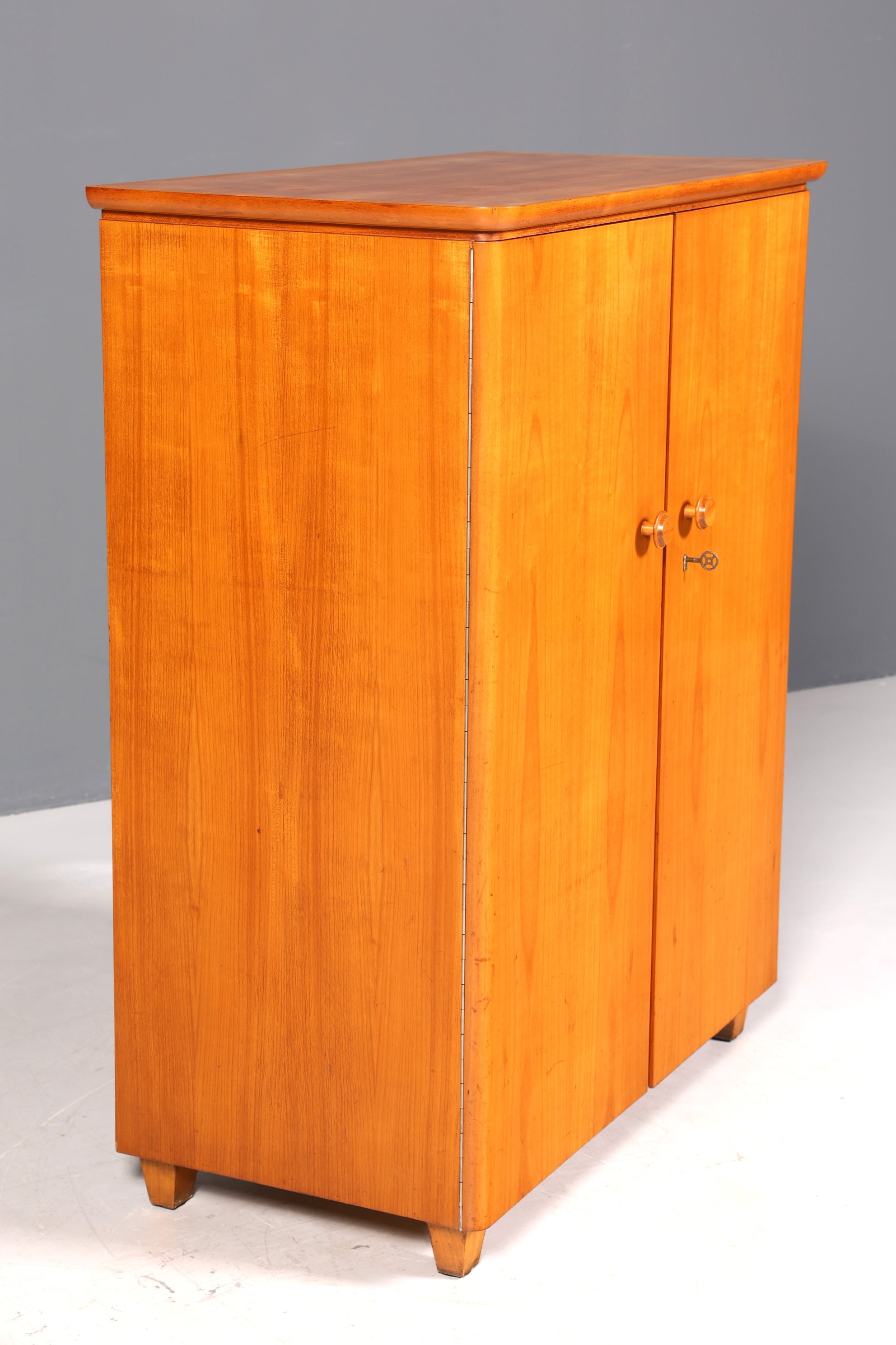 Magnifique meuble de style mid-century, armoire à linge des années 1960, classeur, commode